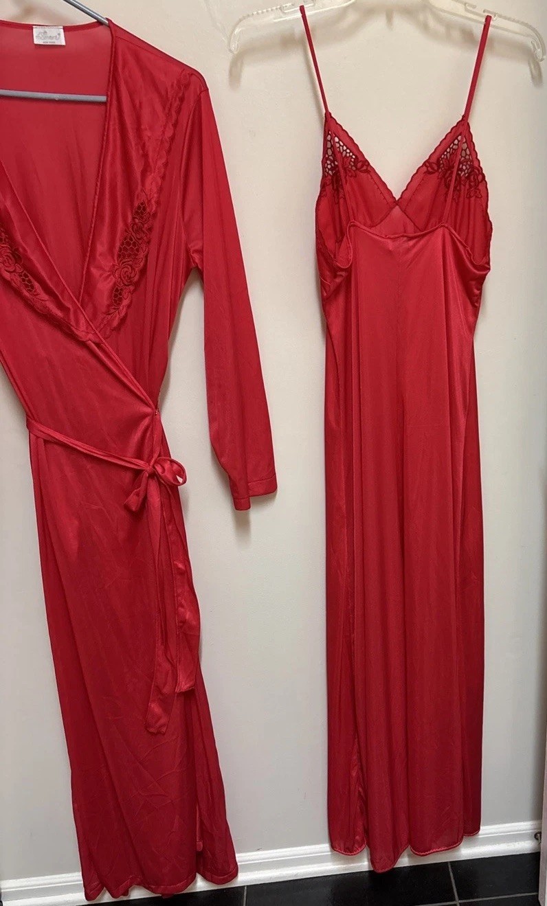 Flaw Vtg Soft Moments Peignoir Set NIGHTGOWN & ROBE Red Embroidered Trim Small