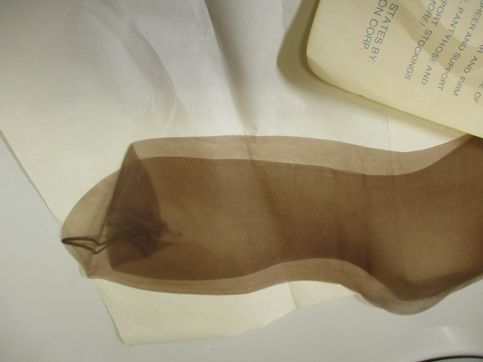 1PR VINTAGE BERKSHIRE ULTRASON SANDAL FLAT KNIT NYLON STOCKINGS SZ 11 LONG TAUPE