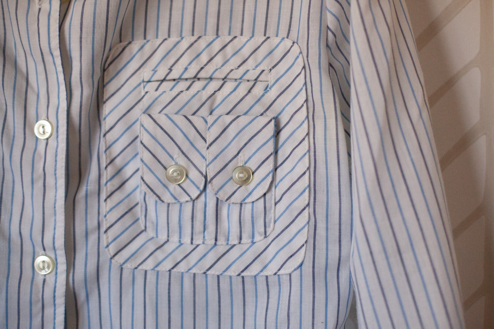 Vintage Women’s 70s Fitted Button Pinstripe Long Sleeve Blouse Size M