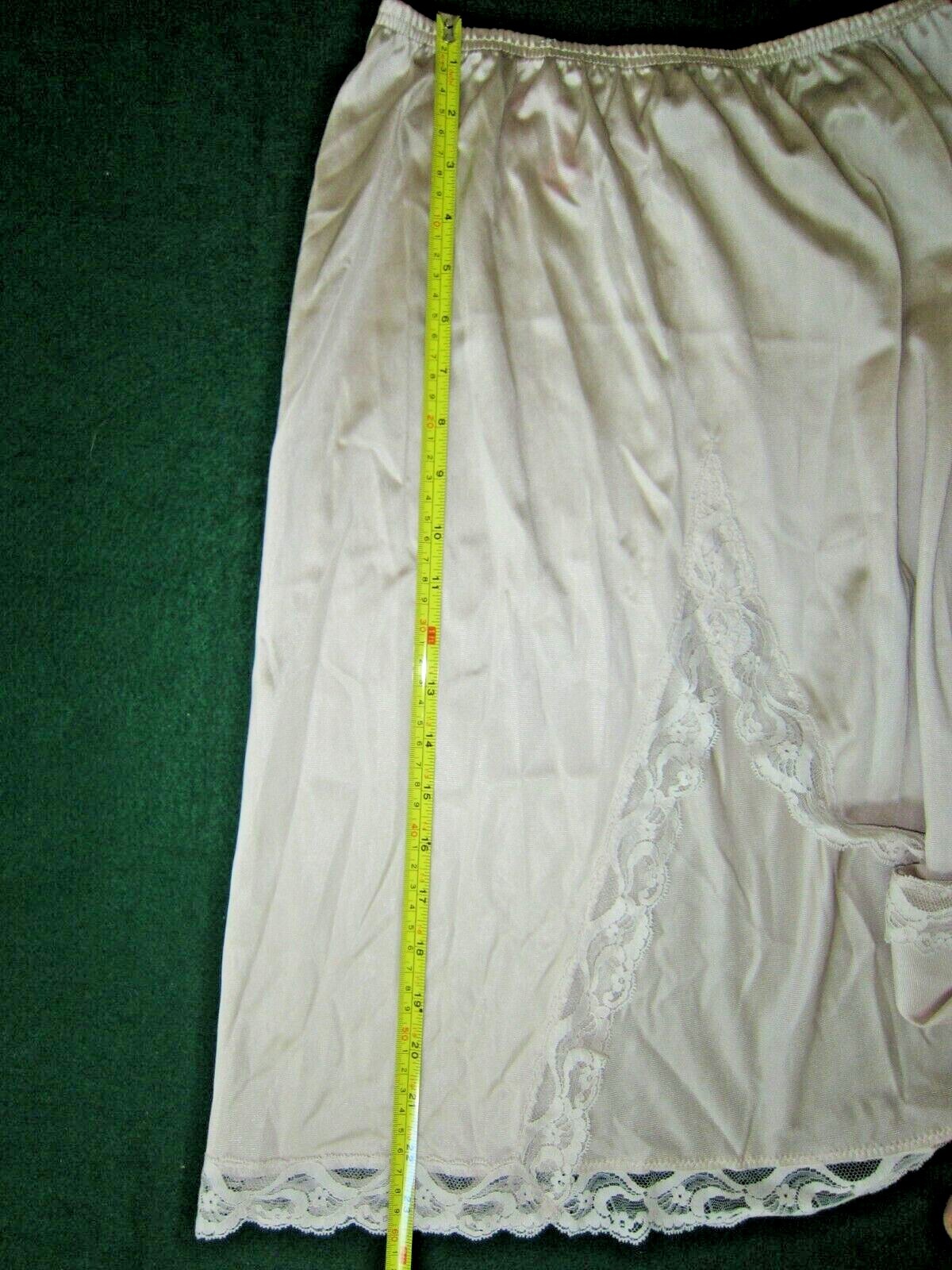 NEW Vintage 70s VANITY FAIR SATIN NYLON Wide Floral Lace Silky Slit Half Slip M