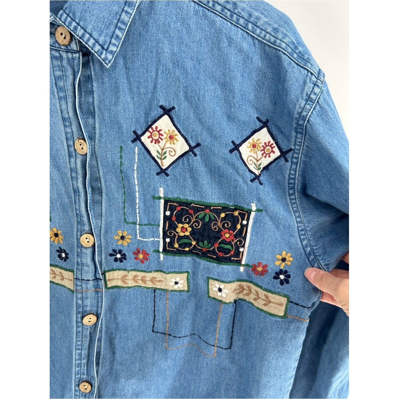 Vintage Embroidered Blue Denim Long-Sleeve Button-Up Shirt – Size M/L