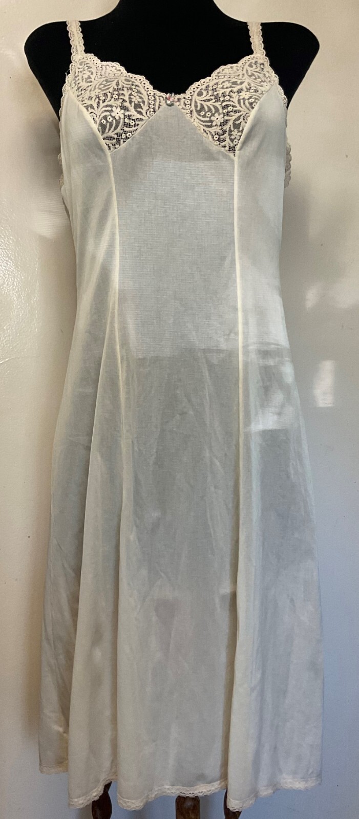 Vintage Olga 'Olgalon’ Beige/Ivory Full Slip Size 38 1970’s Style 1361F (M01)
