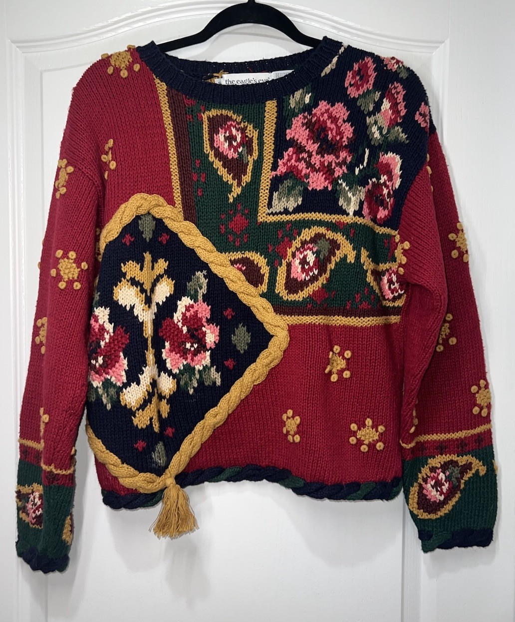 The Eagle’s Eye VTG Holiday Hand Knit Pullover Sweater Gold Tassel Detail Small