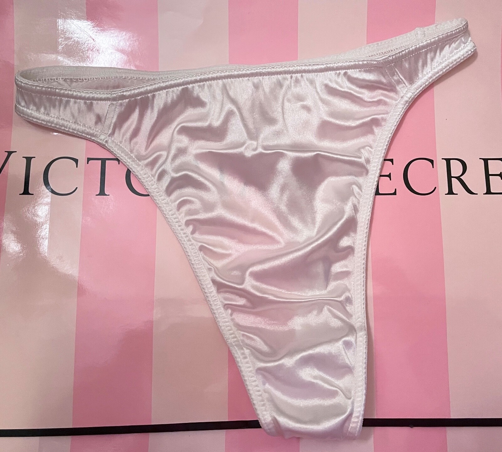 VICTORIA’S SECRET M WHITE SMOOTH SECOND SKIN SATIN VINTAGE RARE THONG PANTIES