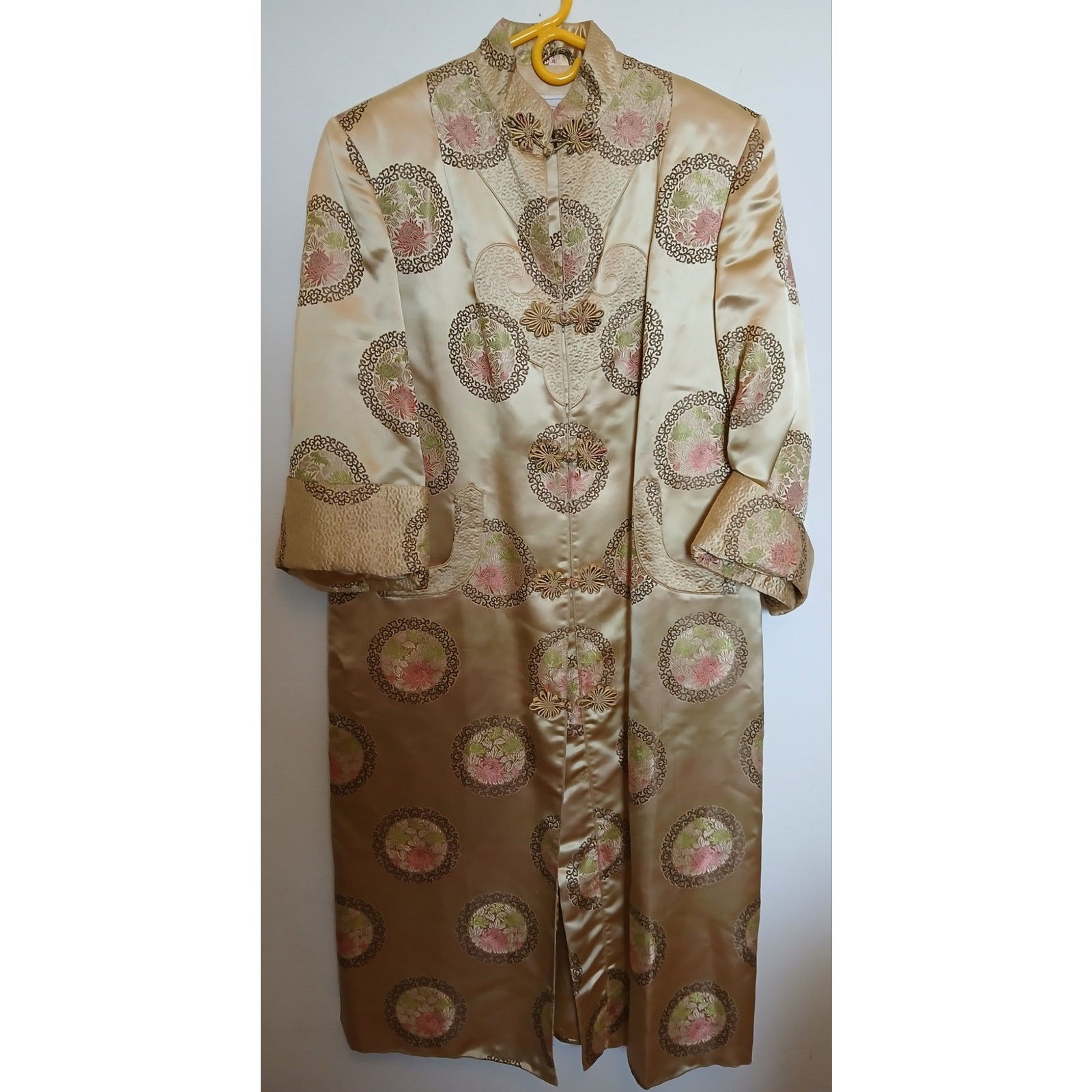 Vintage Peony Kimono Gold Medallion Embossed Quilted Sleeve Ends 36 Medium