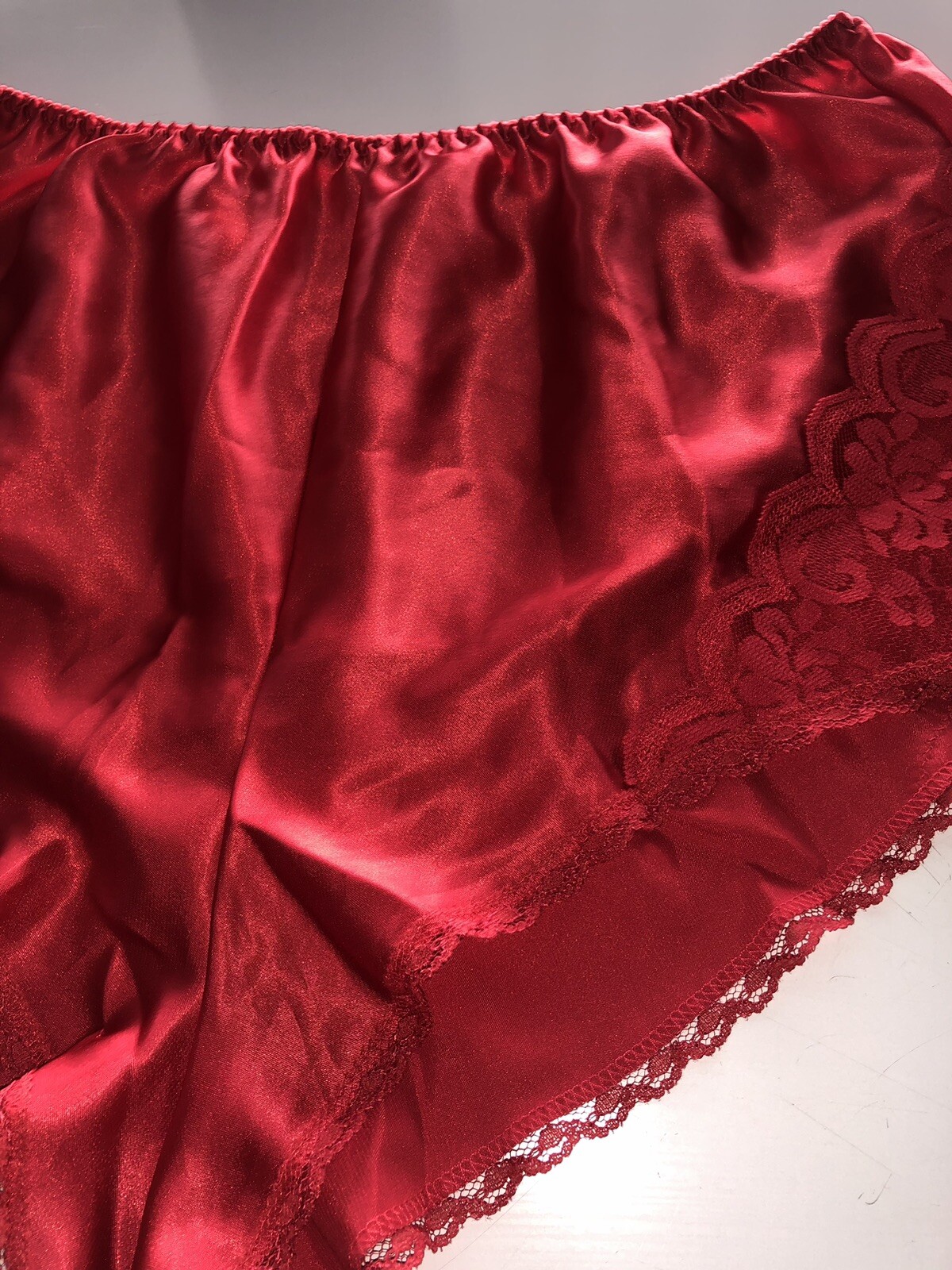 Maidenform Chantilly Charmeuse Satin & Lace Flutter Tap Panties Vintage M/7 Red