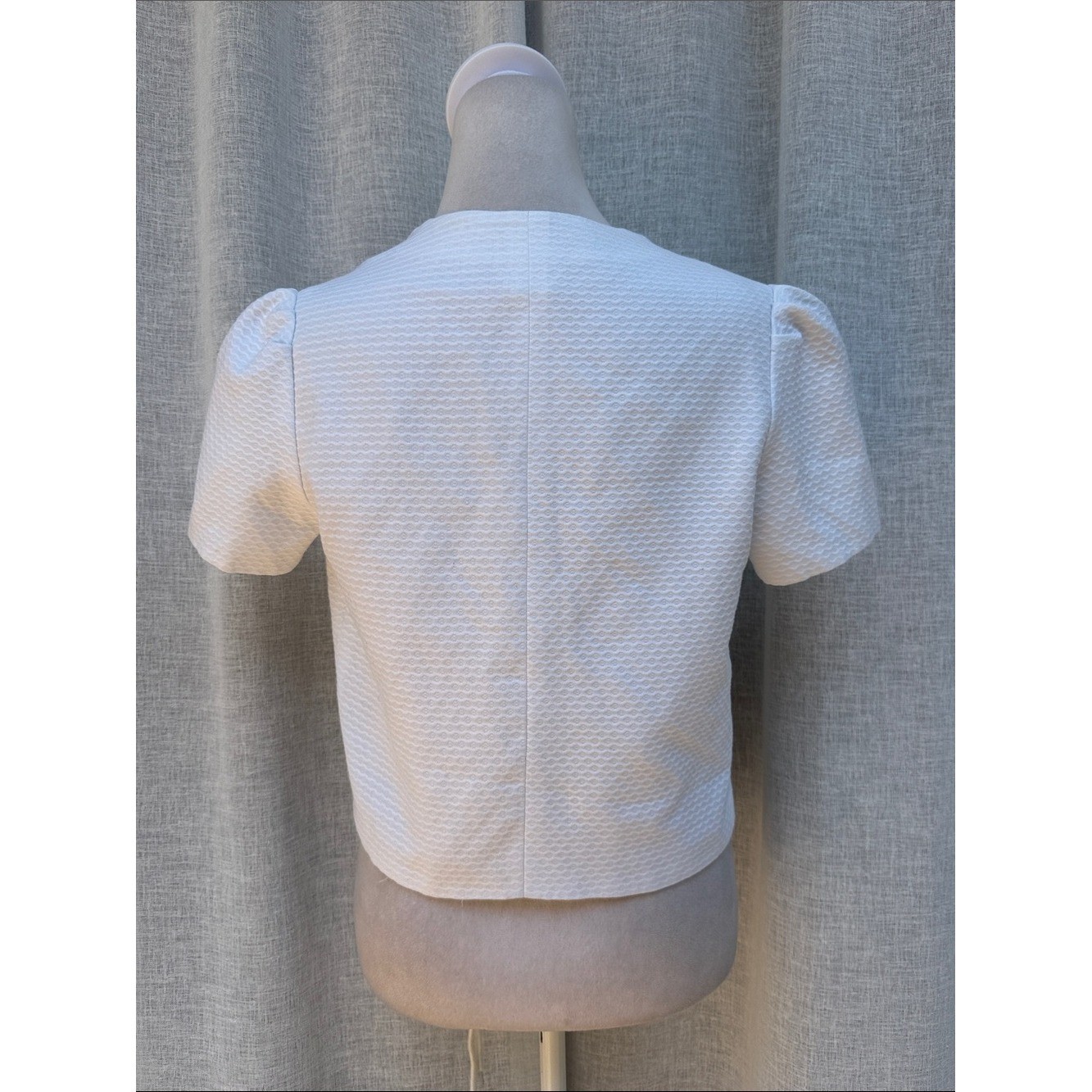 1970’s Lily Pulitzer white textured knit cropped cardigan jacket