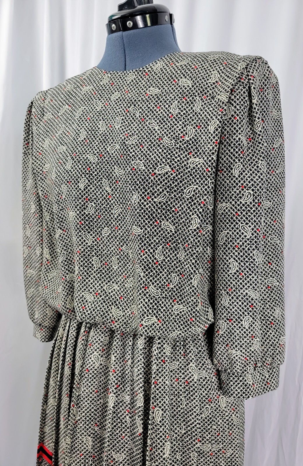 Vtg VLP Petites Cream & Black Patterned Dress w Red Acc & Border Trim Size 12