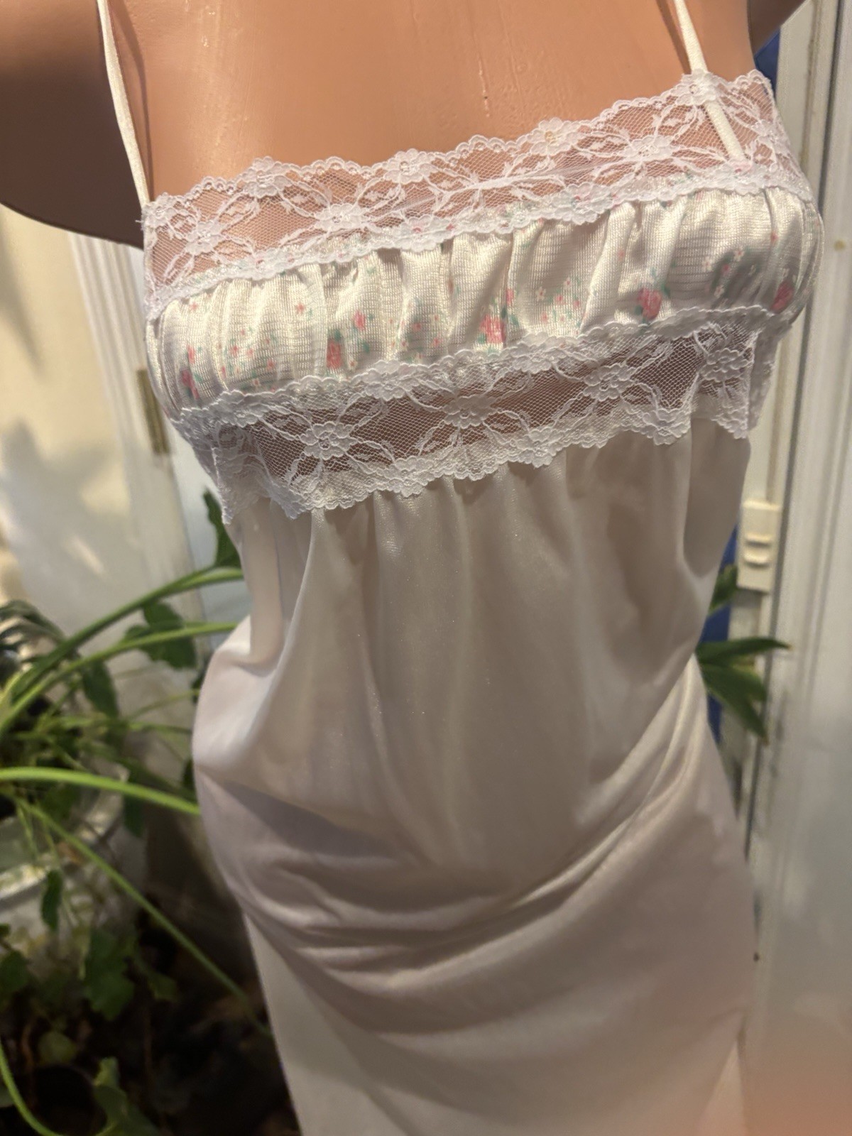 Vtg SILKY SOFT LONG FLORAL LACE RUFFLE GOWN NIGHTIE NIGHTGOWN