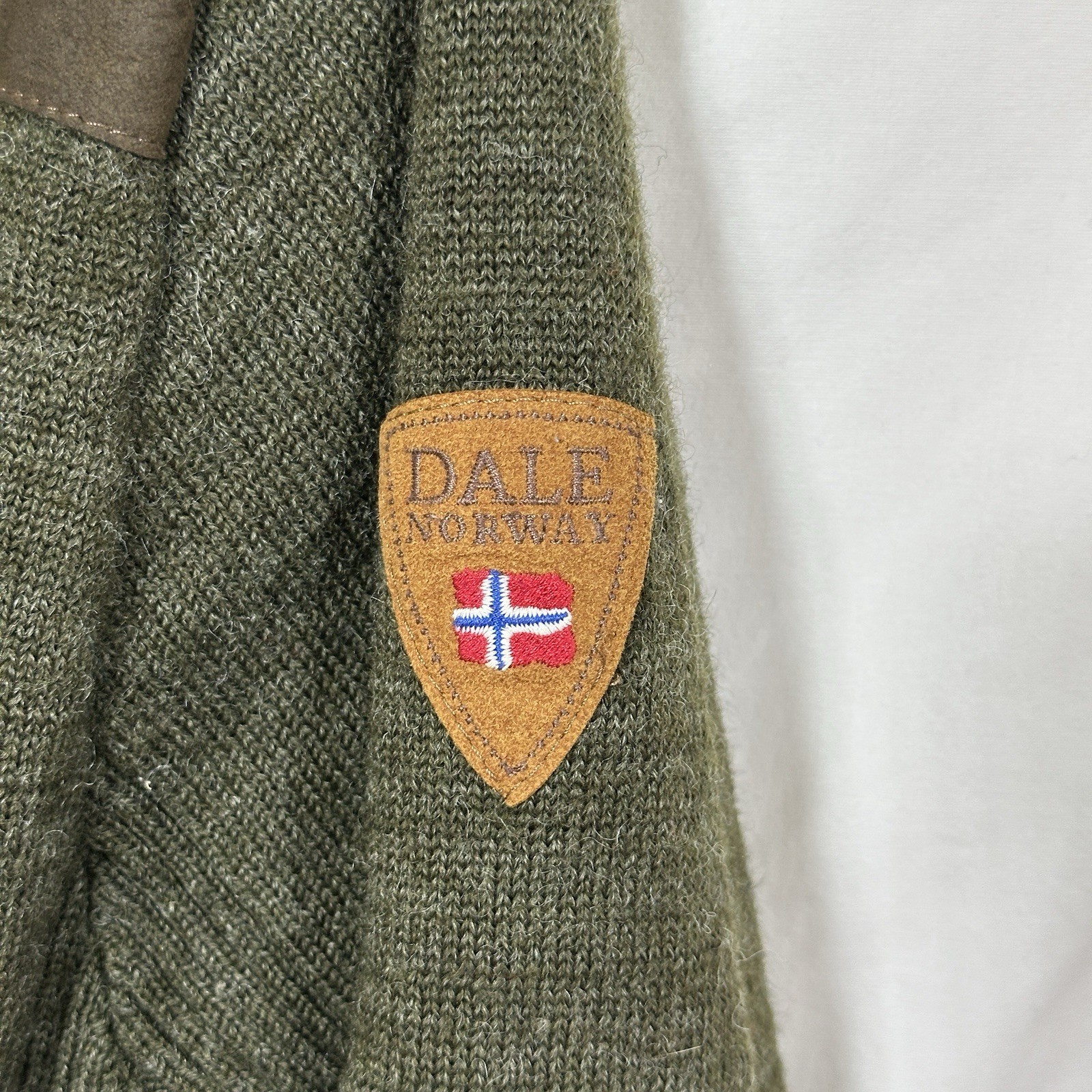 Vintage Dale of Norway Large Women’s 1/4 Zip Wool Sweater w/Elbow Patches Green