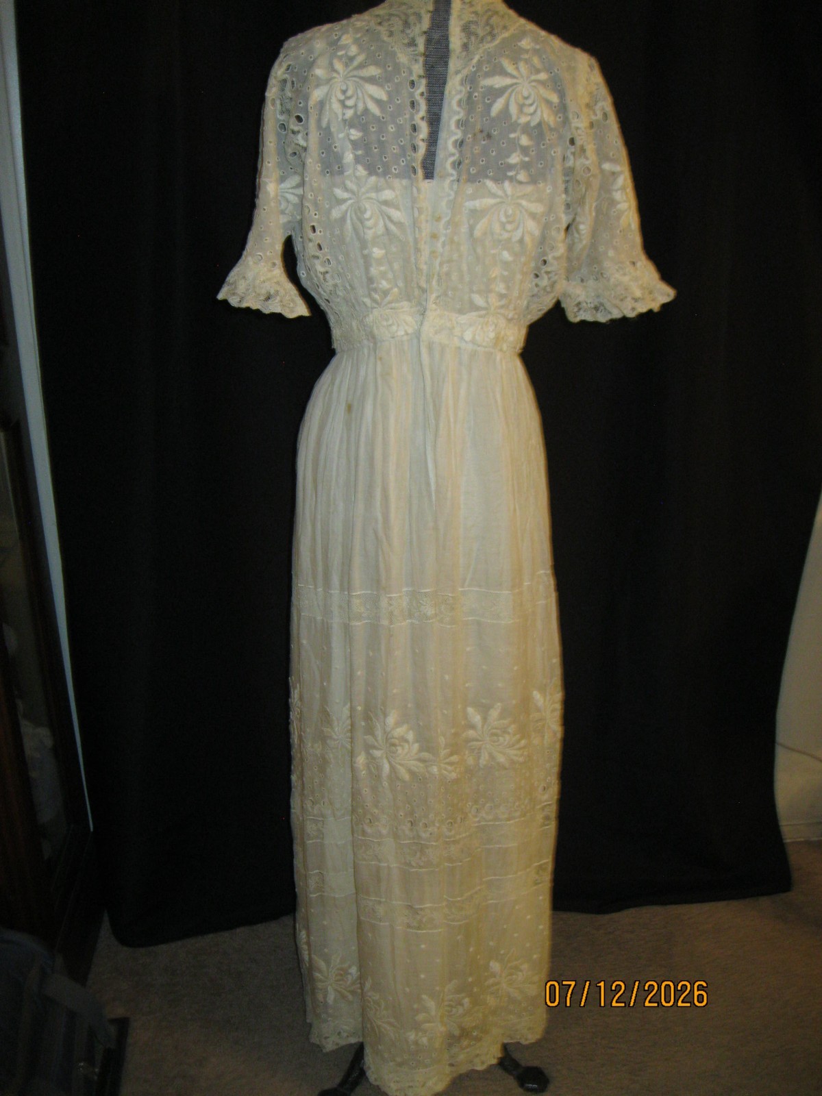 1900’s Antique Edwardian Victorian Lingerie Tea Dress w/ Embroidered Flowers