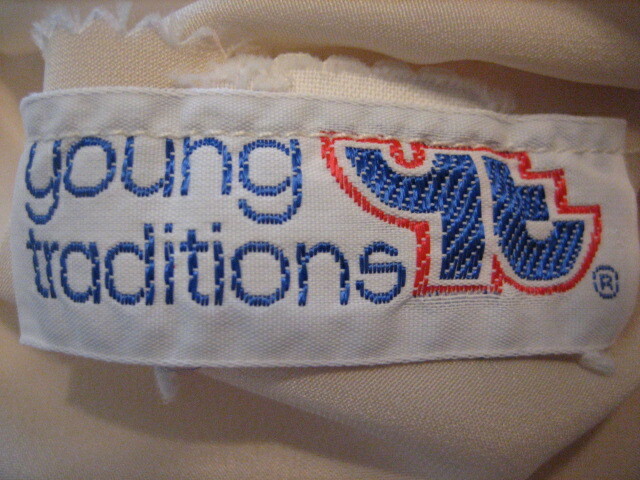 YOUNG TRADITIONS Cream Nylon Half Slip, 2 Lace Edge Tapered Side Slits – Size S