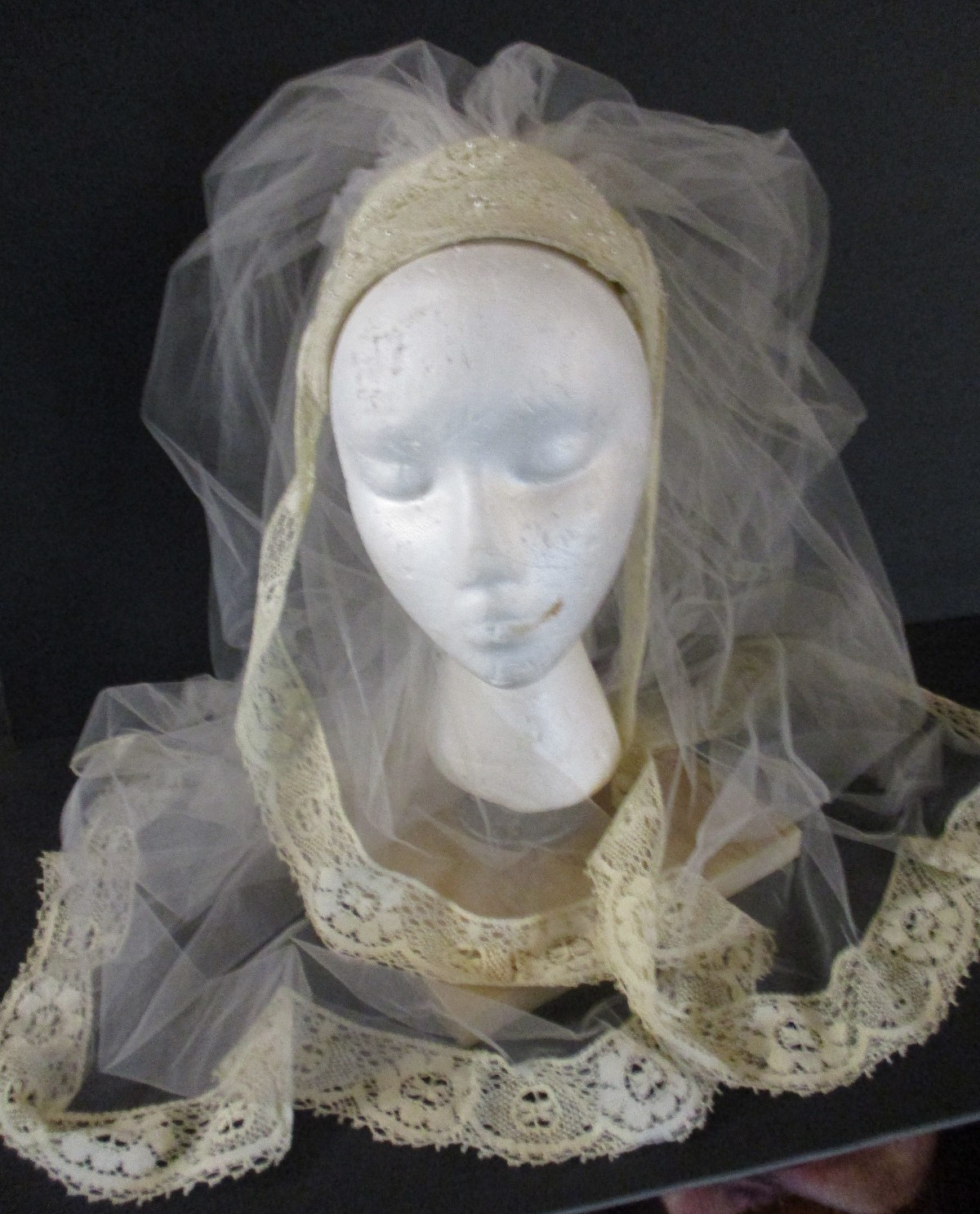 Vintage 70’s? Beaded Ivory Lace Bridal 2 Layer Veil Juliet Cap Wedding – 37″