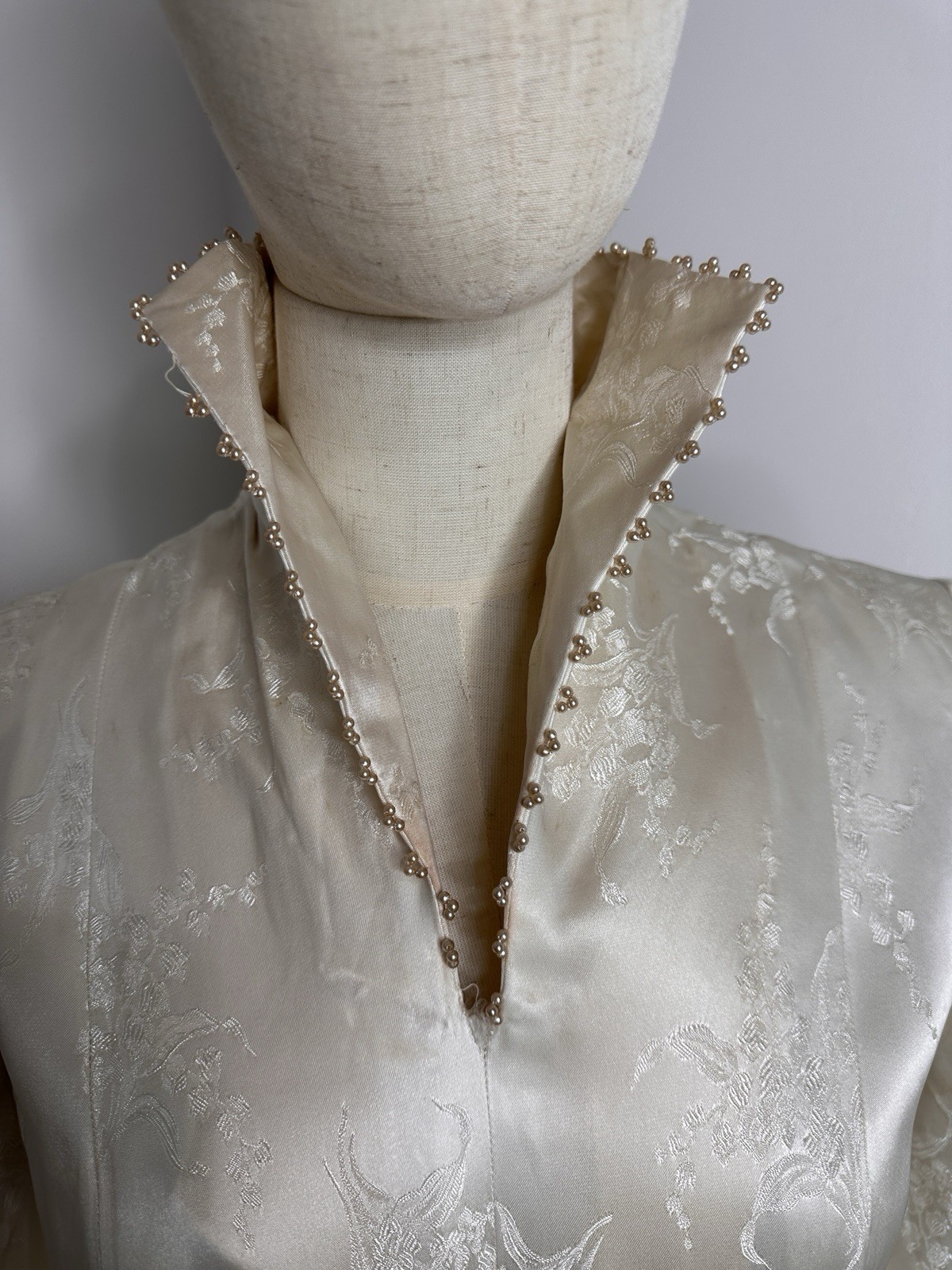 Vintage 1950s Sz 6 – 8 Edwardian Revival Satin Long Sleeves Wedding Dress Collar