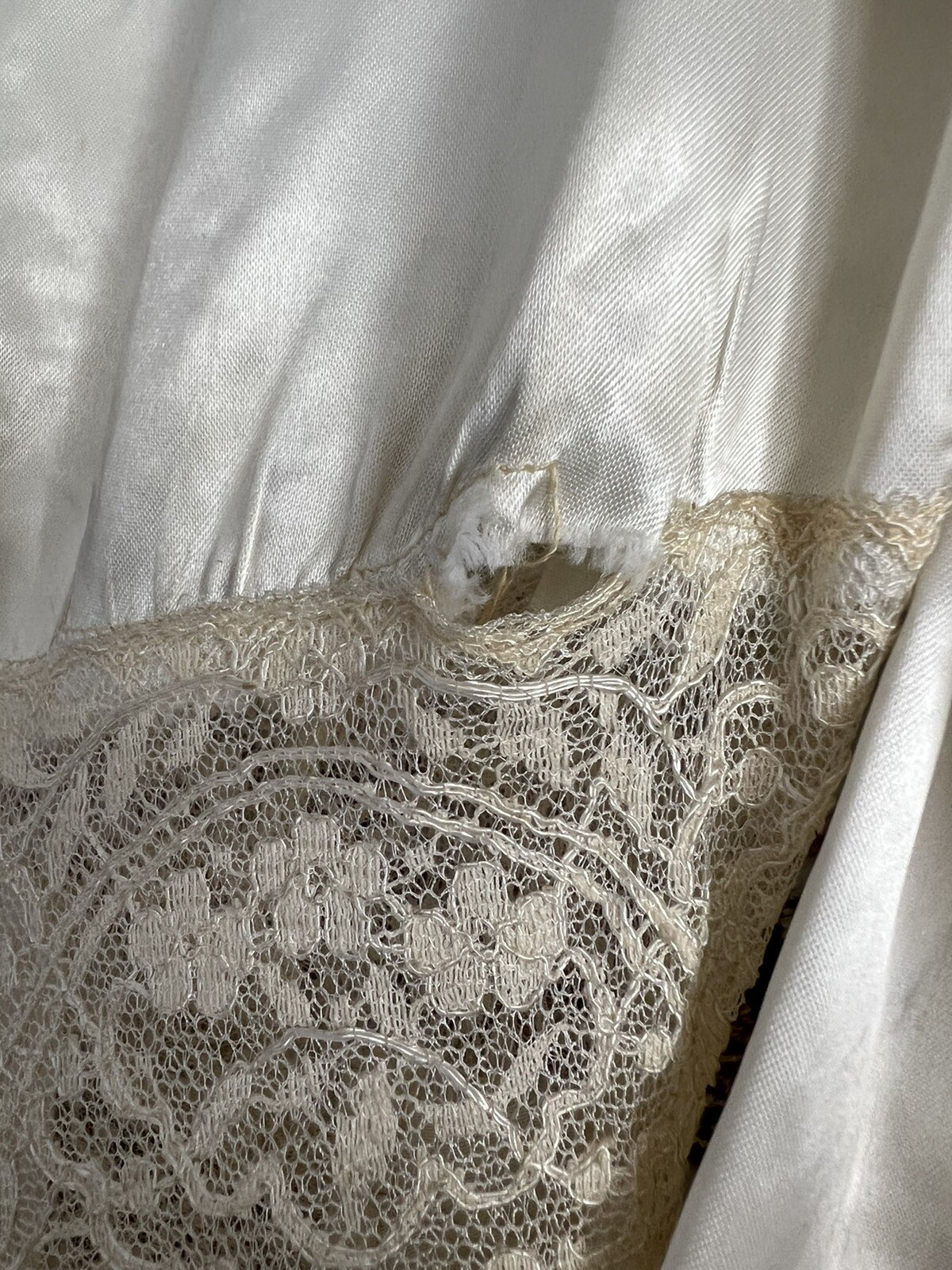 VINTAGE SILK AND LACE WEDDING DRESS ECRU SMALL/X SMALL