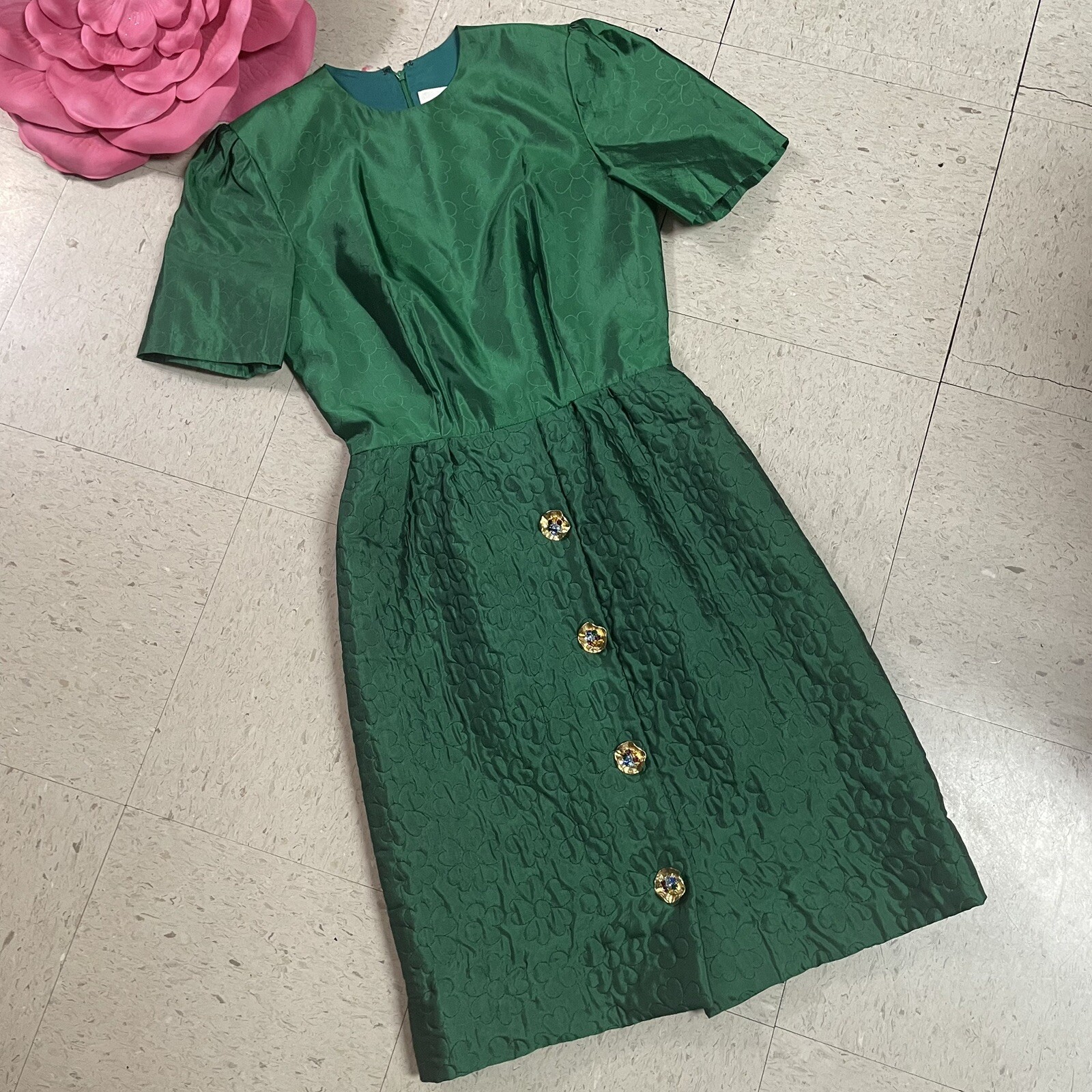 VTG RICHILENE Sz 4 Dress Green Floral Embroidered Quilted Bottom Gold Buttons