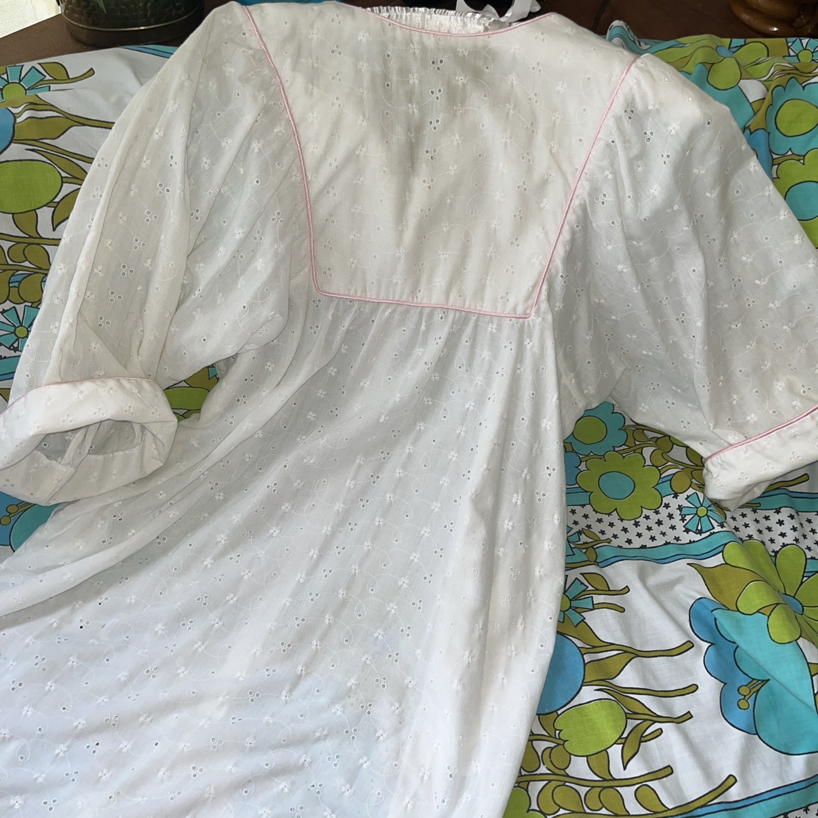 VTG Ariel White Lace Robe Pink Satin Medium Eyelet Housecoat Nightgown Pink 60s