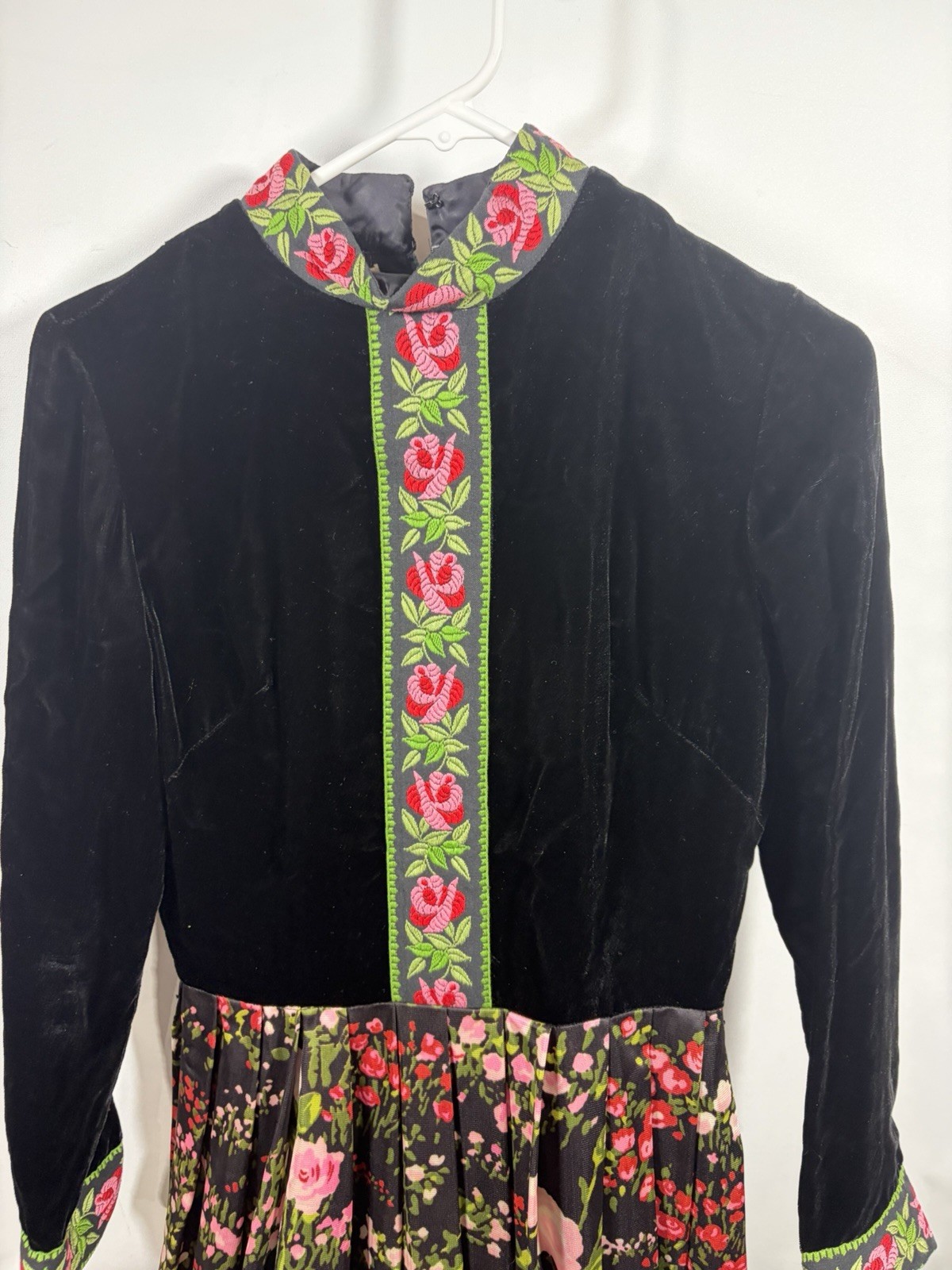 Vintage R&K Velvet & Floral maxi dress 1970s SIZE 12 See Measurements In Photos
