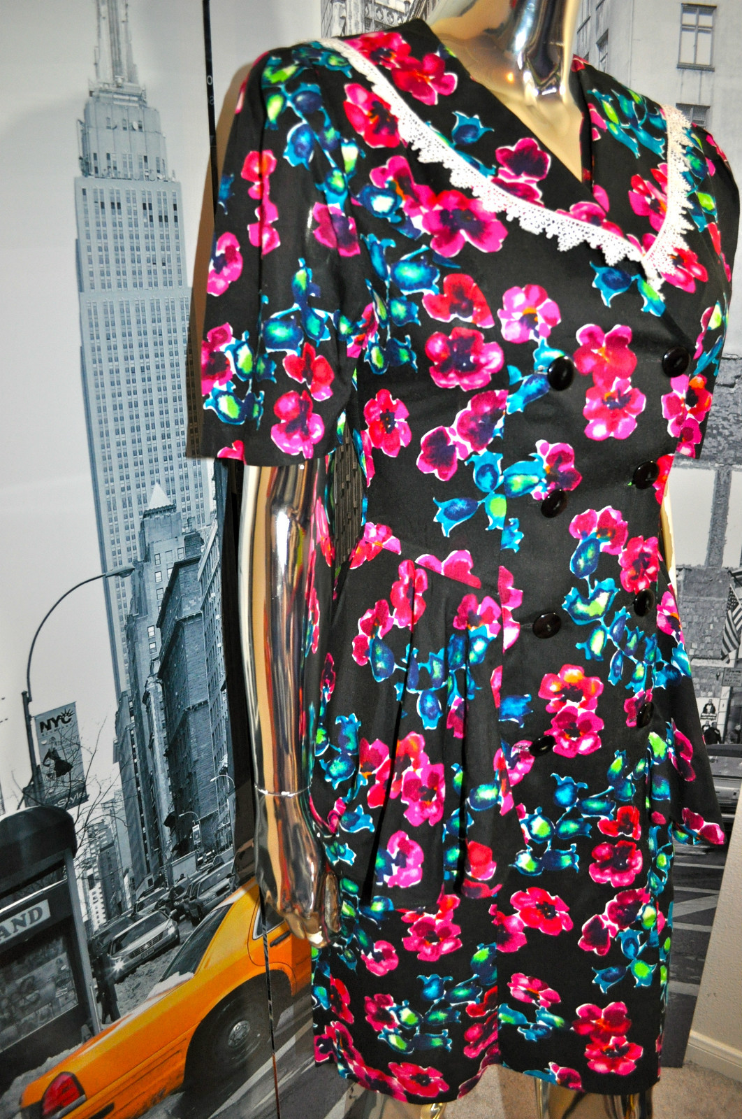 VINTAGE 80’S BOLD SHOULDERS BRIGHT MULTI FLORAL PEPLUM DRESS SIZE 3/4