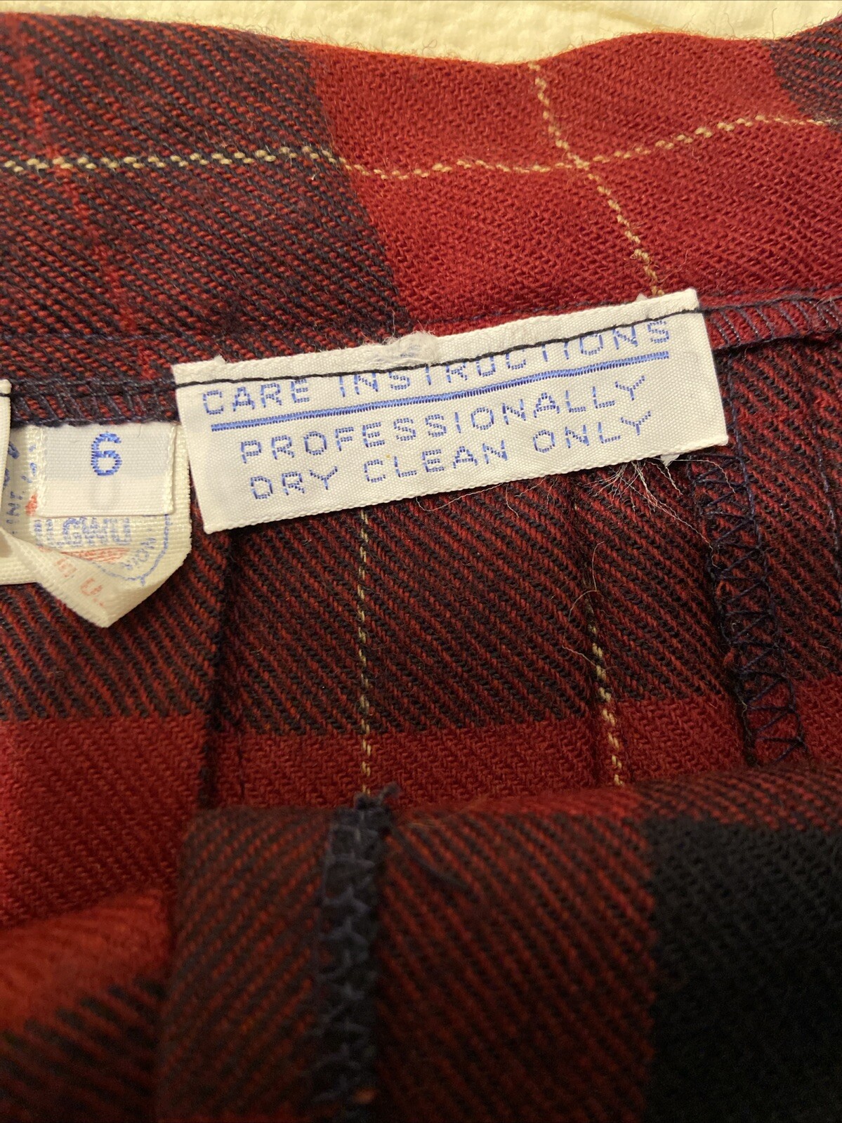 David Brooks Ltd Vintage Wool Red & Black Plaid Pleated Wrap Skirt fringe, Sz 6