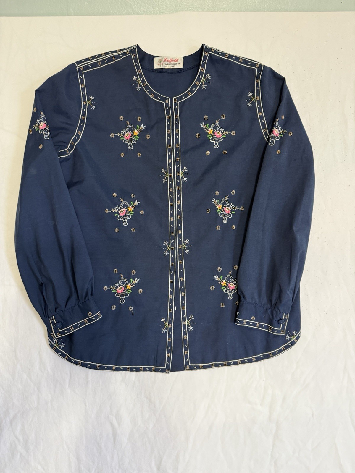 VINTAGE Hand Embroidered xL Daffodil Floral Blouse Navy, Long Sleeve