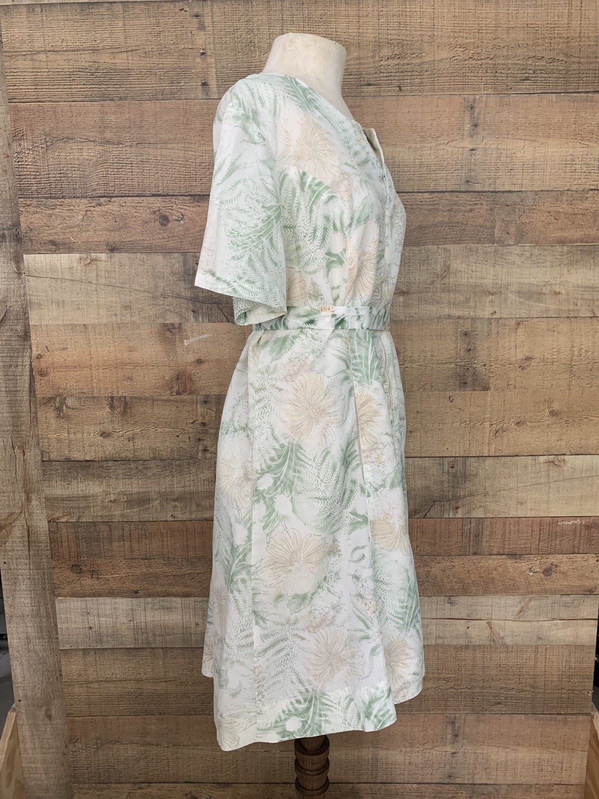 Vintage 1960s Nylon floral Belted Zip front Dress 48”Bust /42” Waist
