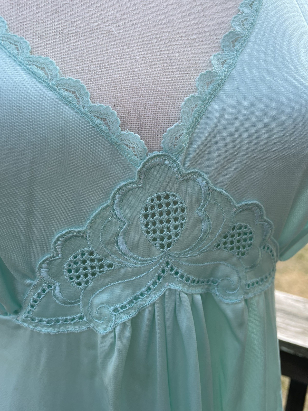 VASSARETTE Nightgown Gown Embroidery Feminine Dainty Nylon Green 70s Vtg Medium