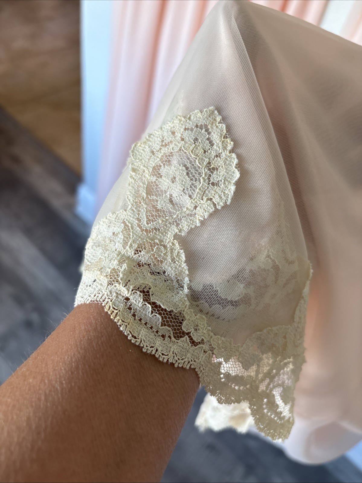 Vtg Pink Blush Evening Gown Lingerie Bridal Boutique Ivory rose Lace Detail