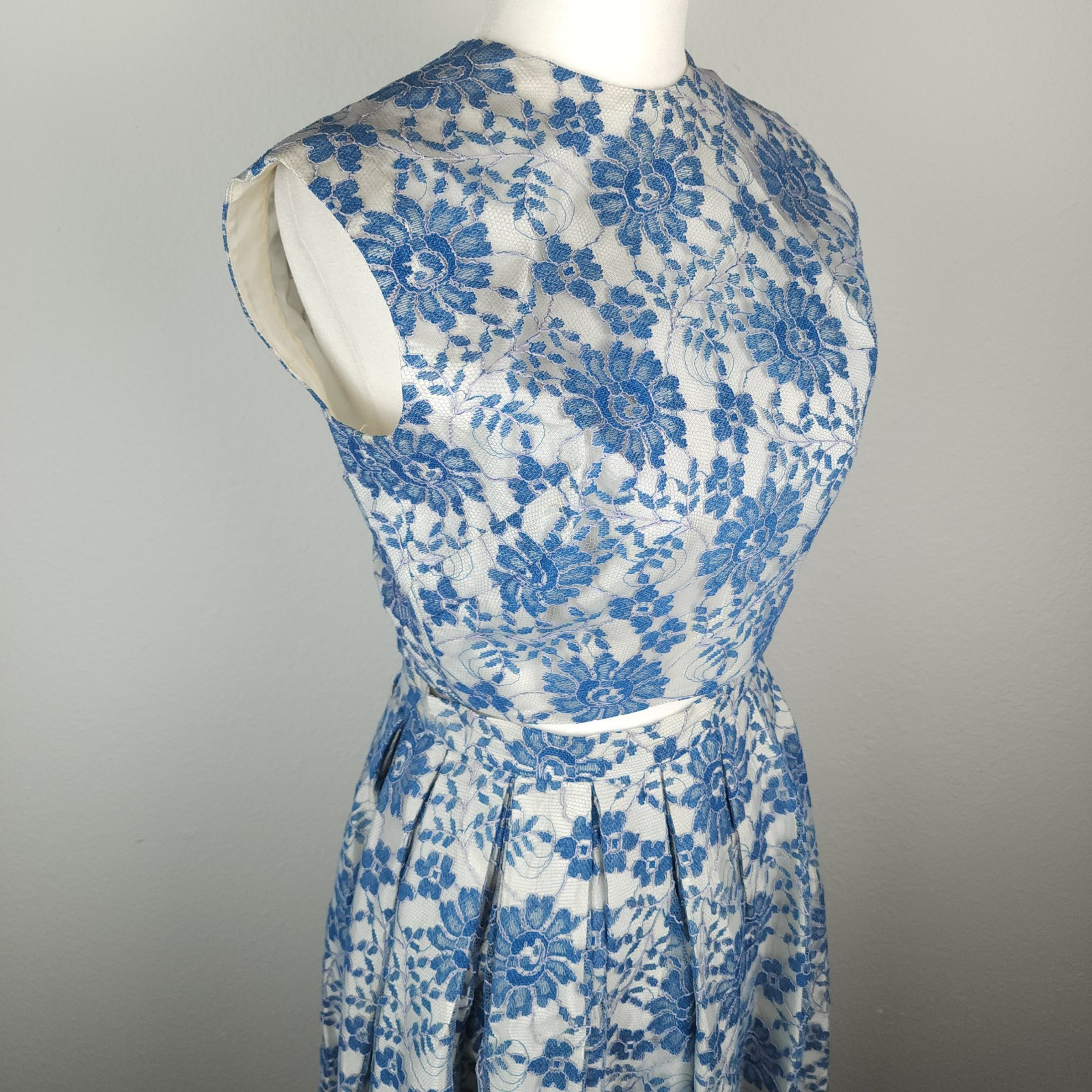Vintage 1960s Blue White Lace Dress Set Lois Casper Pleated Skirt Button Back XS