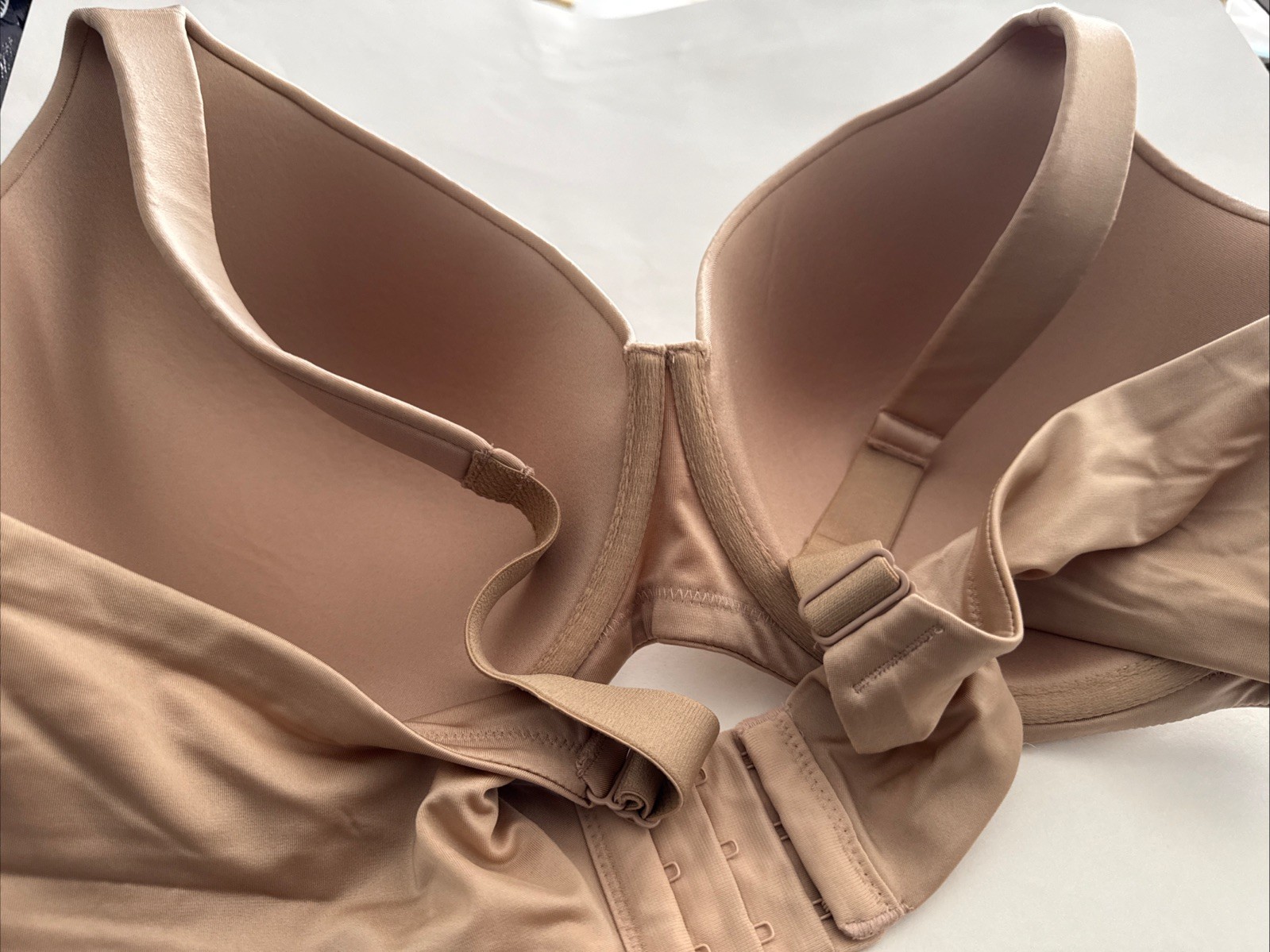Dreamfit Womens 44DDBra Full Coverage Microfiber Smooth Underwire Beige Plunge