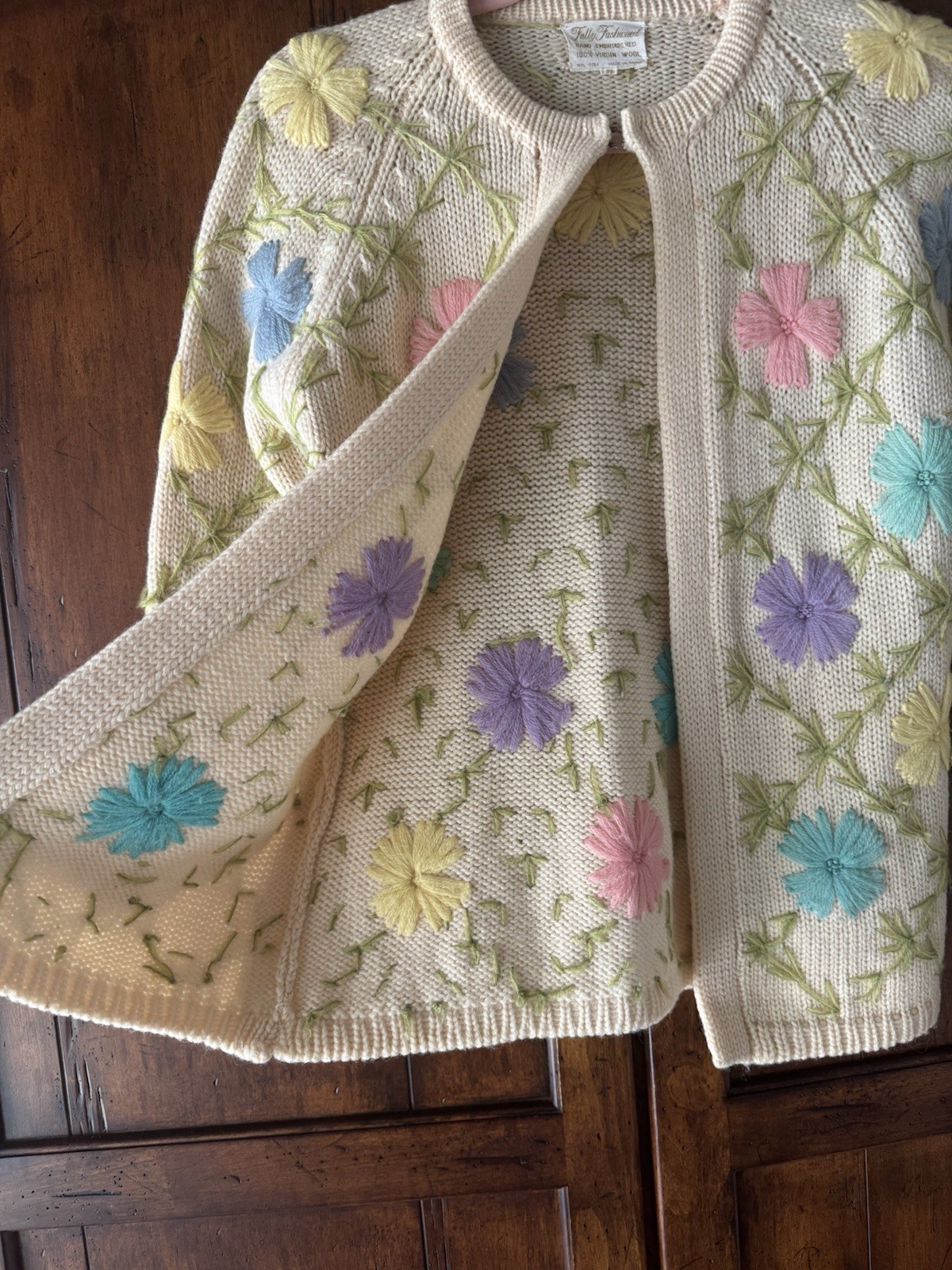Vintage Cream Pastel Floral Hand Embroidered Virgin Wool Cardigan Sweater Small