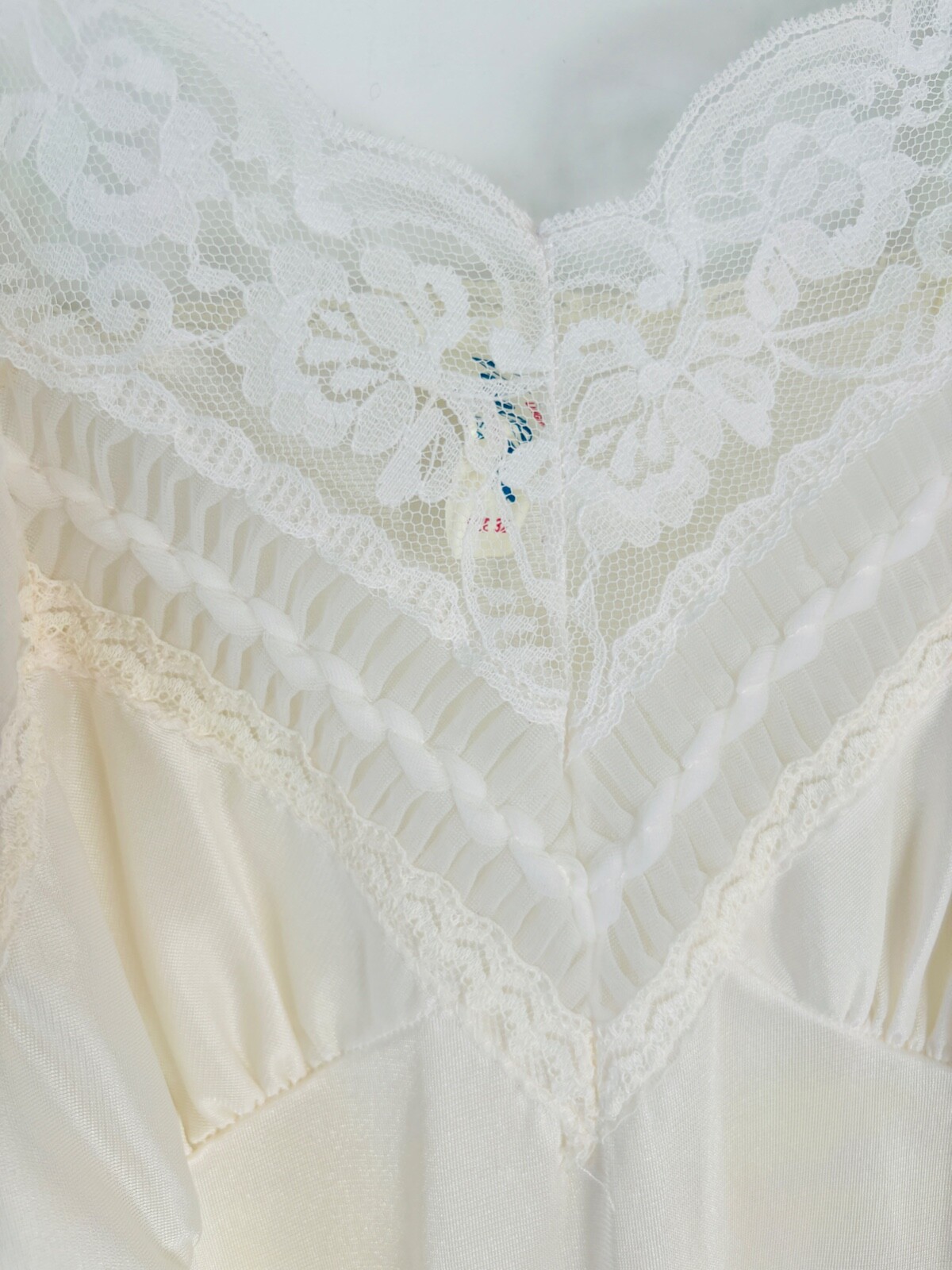 VTG 70’S VINCENT*BOMBSHELL SOFT WHITE LACE TRIM FULL SLIP CHEMISE NEGLIGEE*32 S