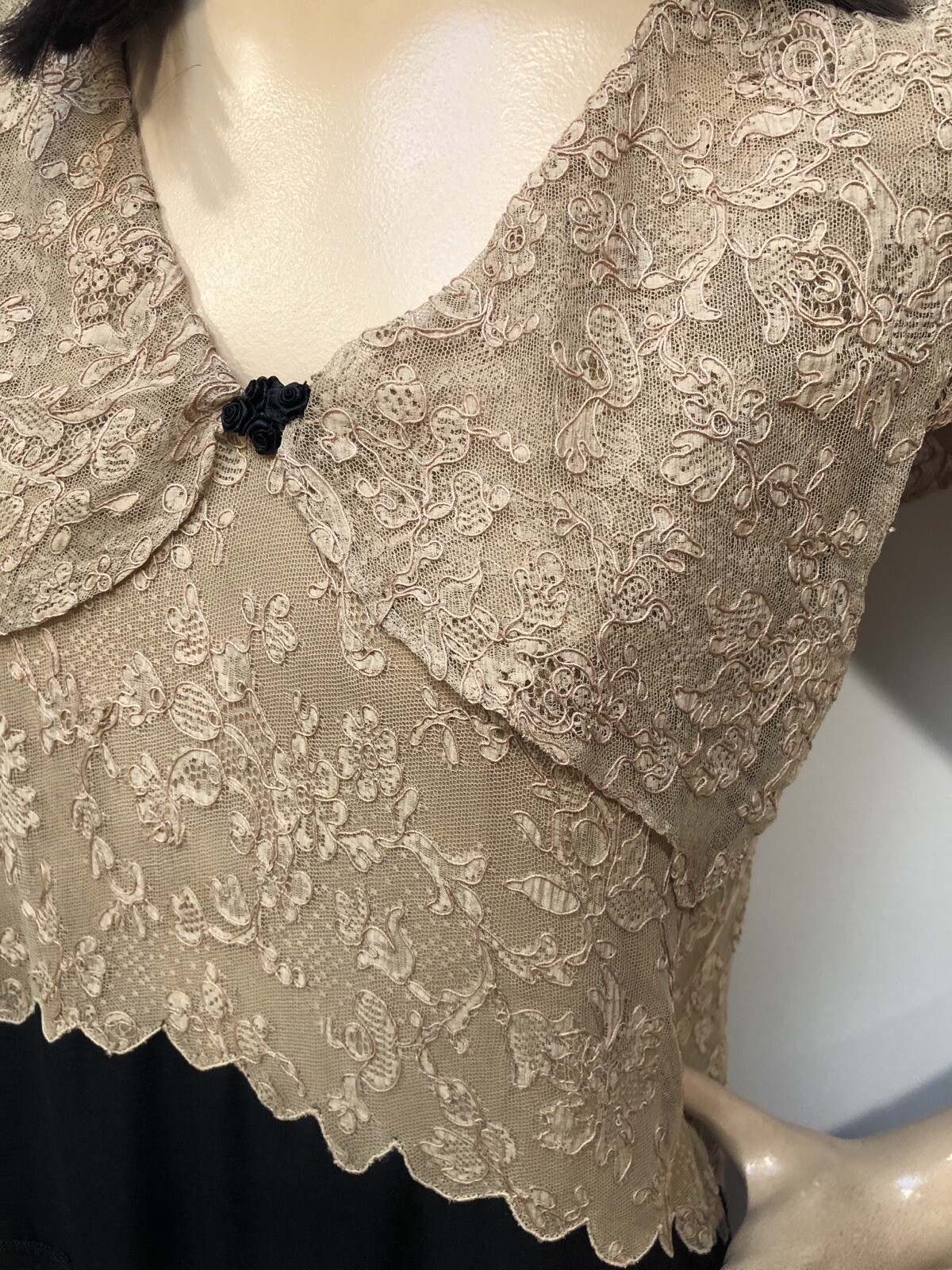 VTG Antique 1920s SILK CHIFFON FLAPPER DRESS w/TAMBOUR LACE BODICE & Rosettes