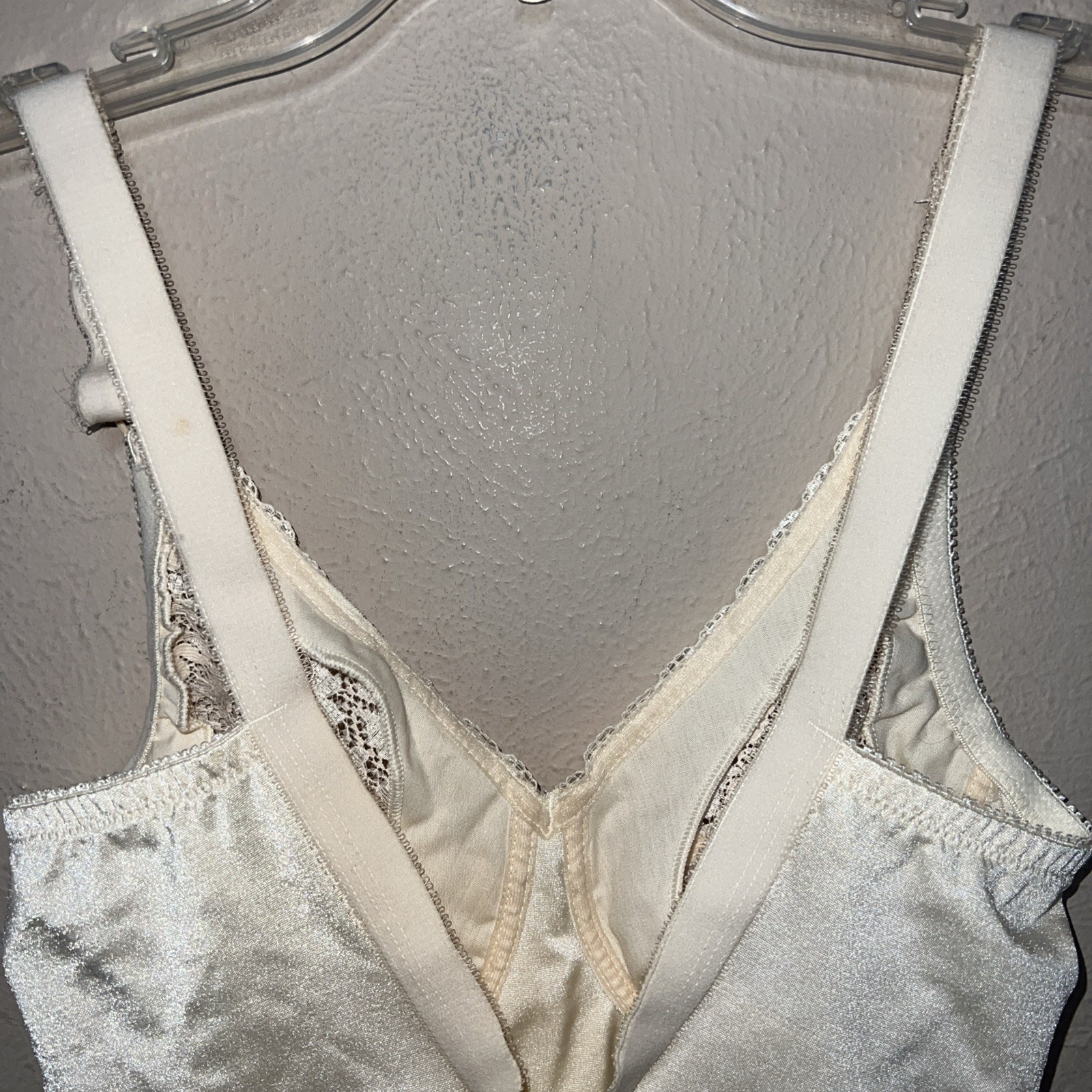 UNDERSCORE VINTAGE SATINY IVORY WIRELESS CUPS ALL IN ONE SHAPER CORSET 38B