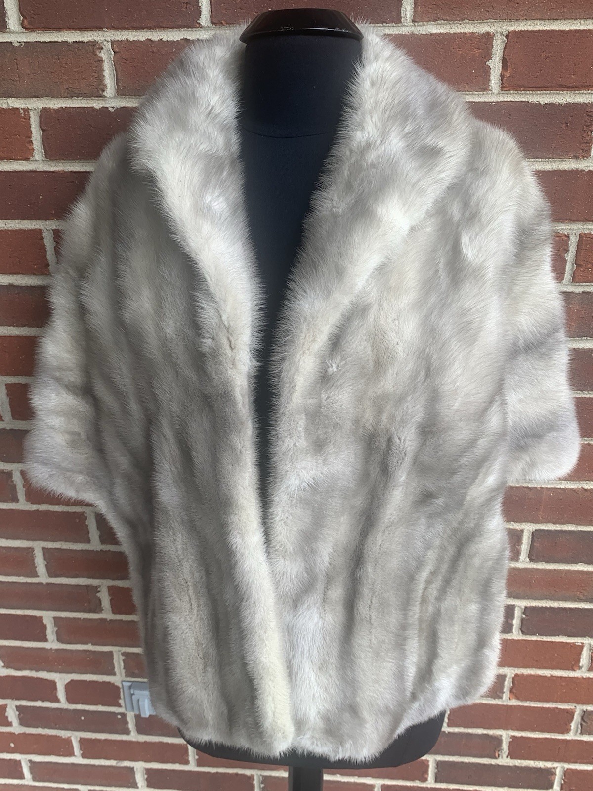 Vintage 1960’s Luxury Famous-Barr Gray Sapphire Fur Stole Shawl Wrap Cape