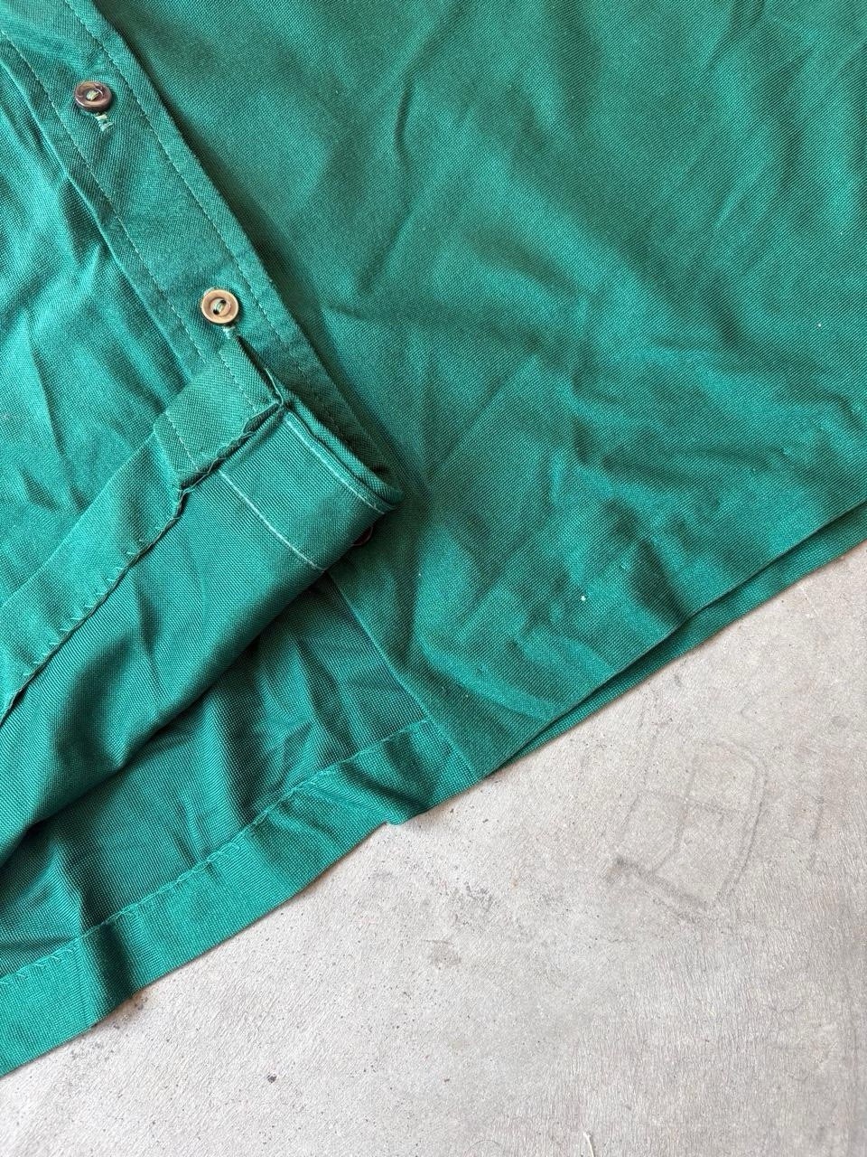 True vintage 70s green button up blouse with dagger collar