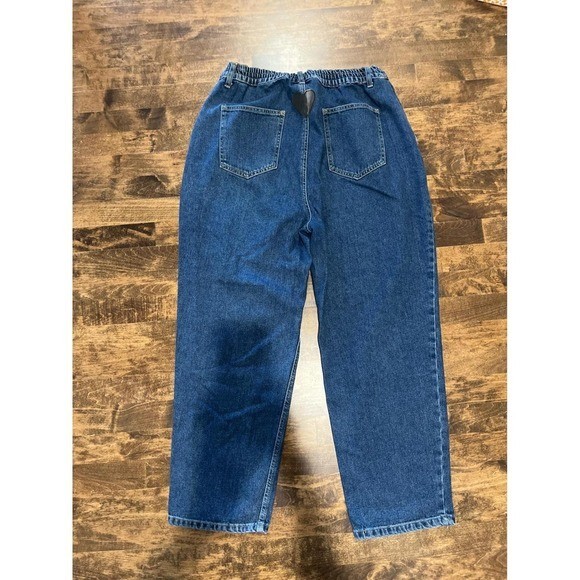 Vintage high waisted Mom jeans, heart patch elastic cropped full hip 30″
