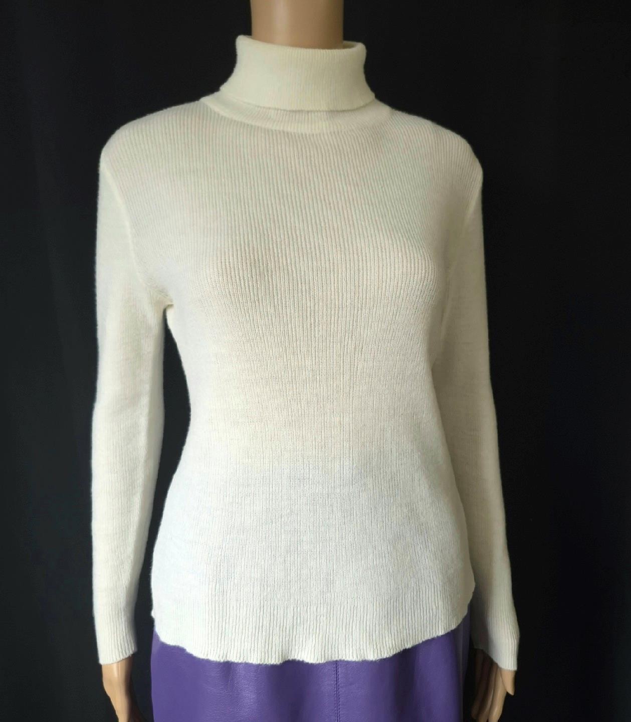 BOHO 1970s vintage IVORY WHITE SKINNY RIB KNIT TURTLENECK SWEATER – S / M