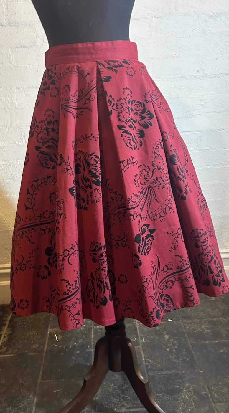 Original 1950/60s Full Cotton Skirt In Deep Plum & Black Velveteen Roses Sz S