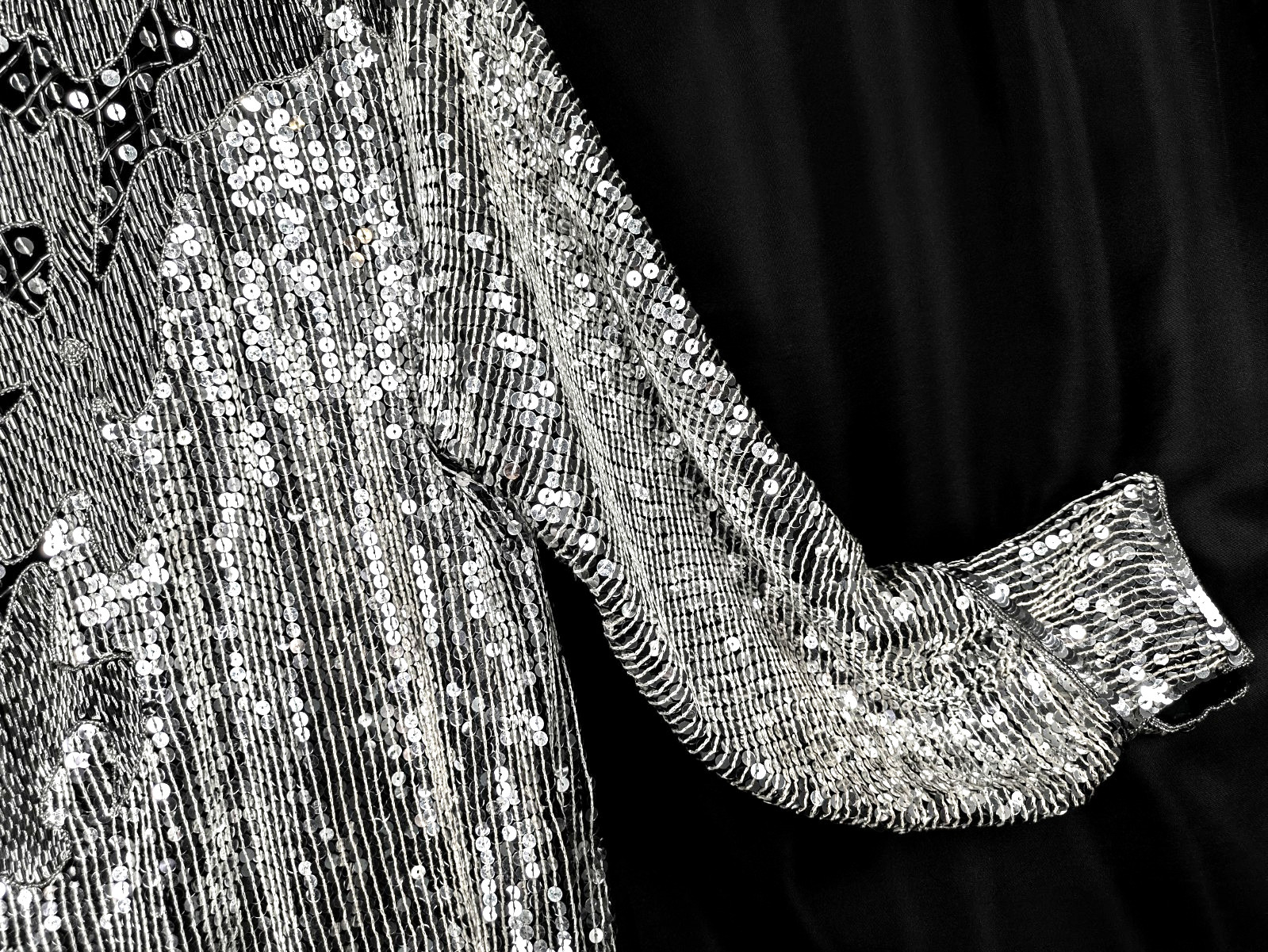 M L JUDITH ANN CREATIONS SILK SHIMMERY BLACK SILVER BEADED SEQUINS TOP VINTAGE