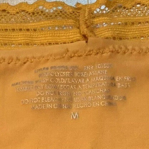 Vintage M Silky Gold Hipster Bikini Panties W Lace Trim