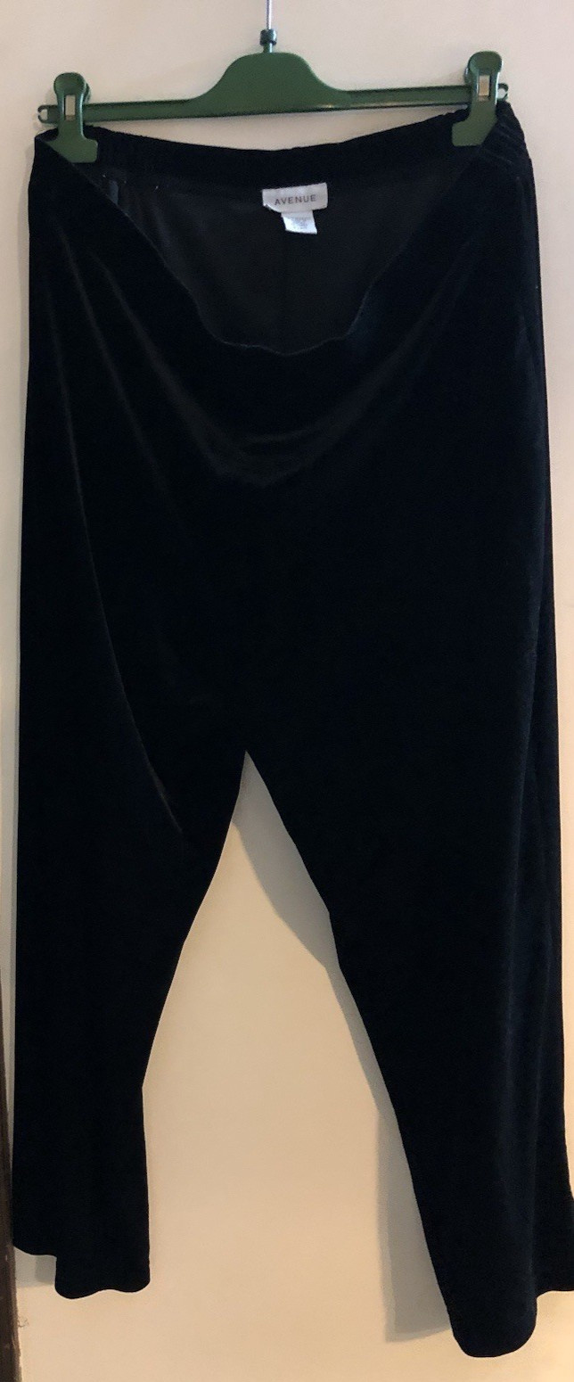 Women’s Size 18 Waist 36 – 38″ AVENUE Poly Spandex Black Velour Pants Inseam 27″