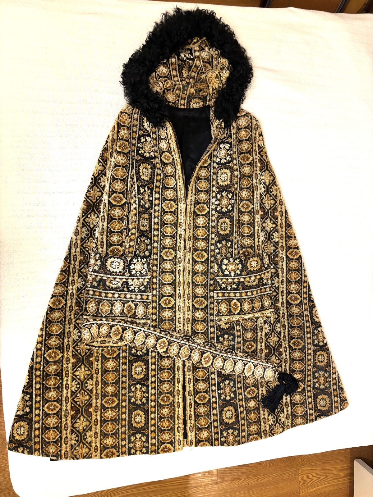 VTG 1960s Tapestry Carpet Cape Coat Boho Fur Trim Hood Lined Zipper & Sash