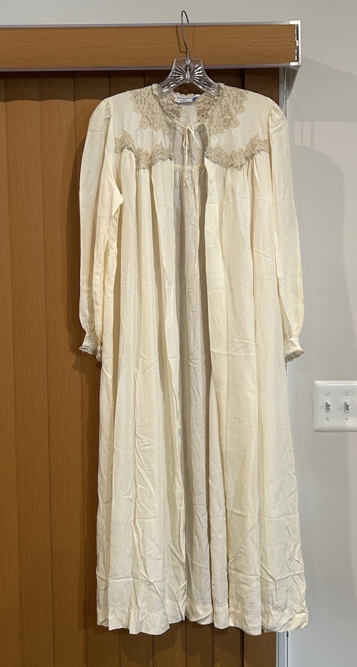 Vintage Trousseau by Terrace 1930s 40s White Rayon Satin Full Length Peignor