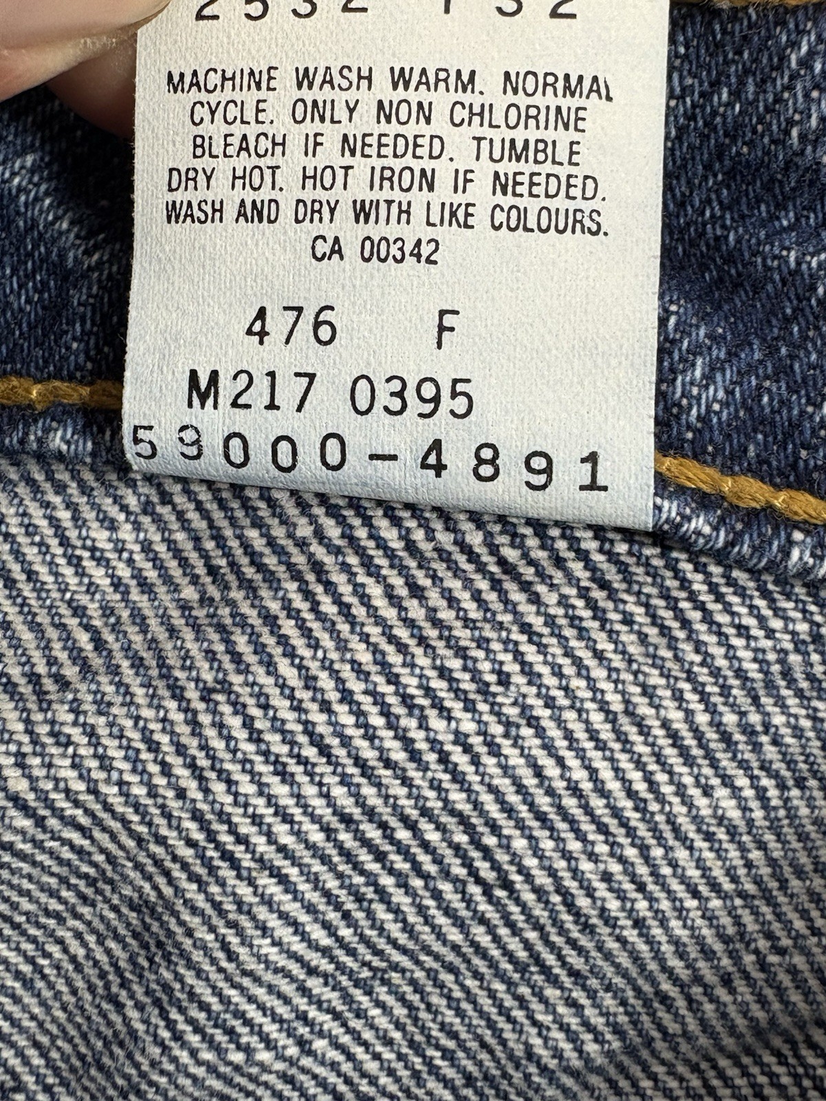 Vintage 1995 Levi’s Women’s Jeans 25×32 Tapered Fit Made Canada Deadstock