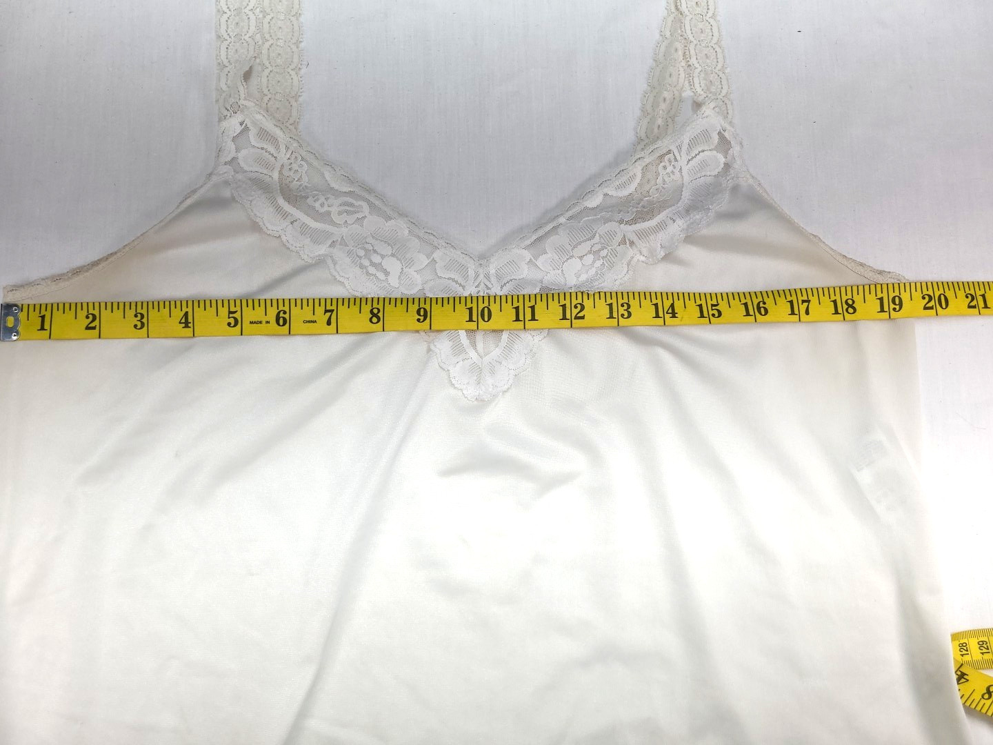 Vintage Vanity Fair Camisole Lace Sraps Neckline Sz 40 – 46