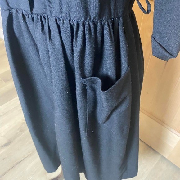 Vintage 1960’s Black MIDI Dress with pockets and collars S/M