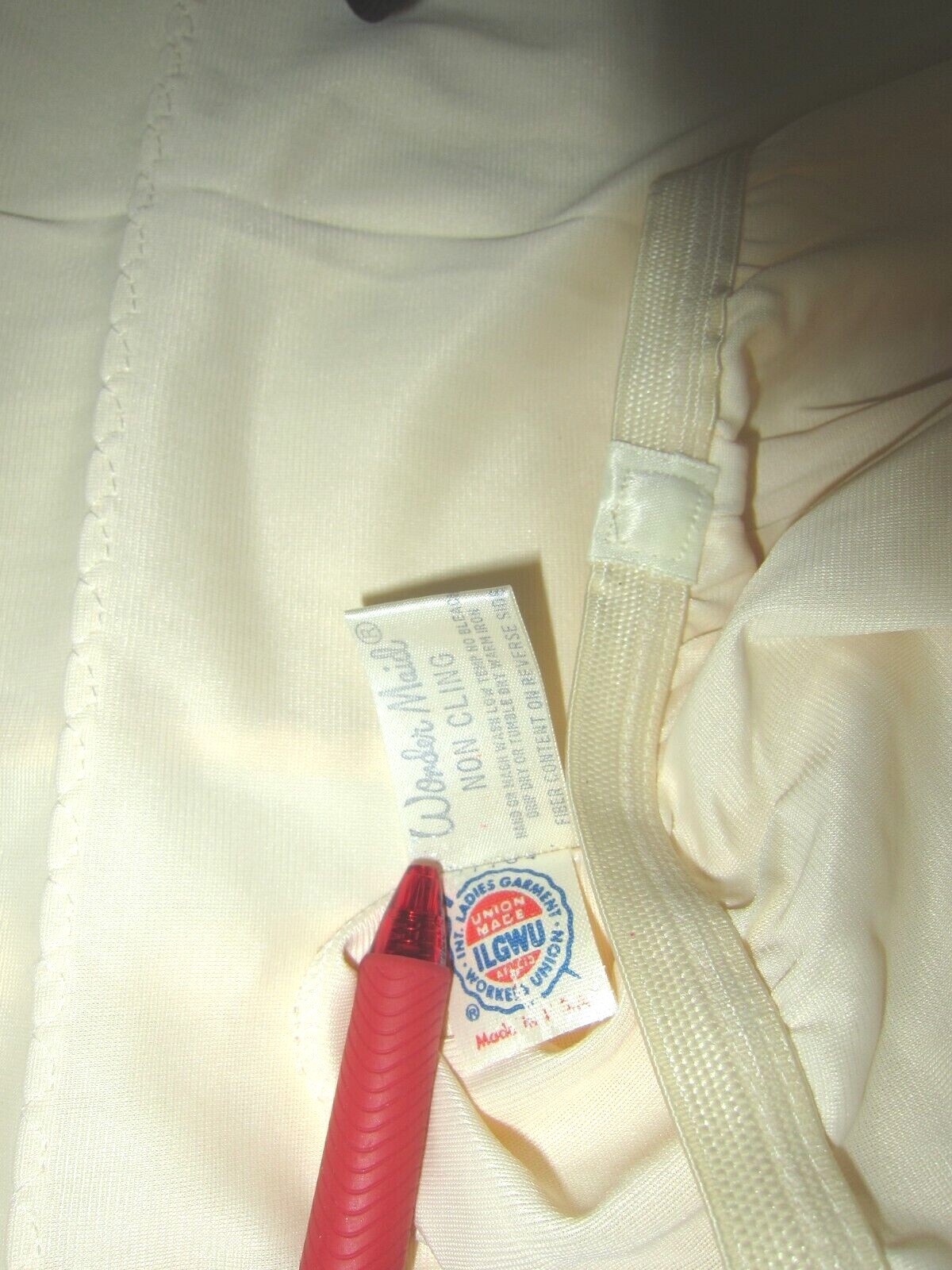 Vintage 60s WonderMaid NON CLING Satin SCALLOPE EDGE Silky LONG MAXI Half Slip M