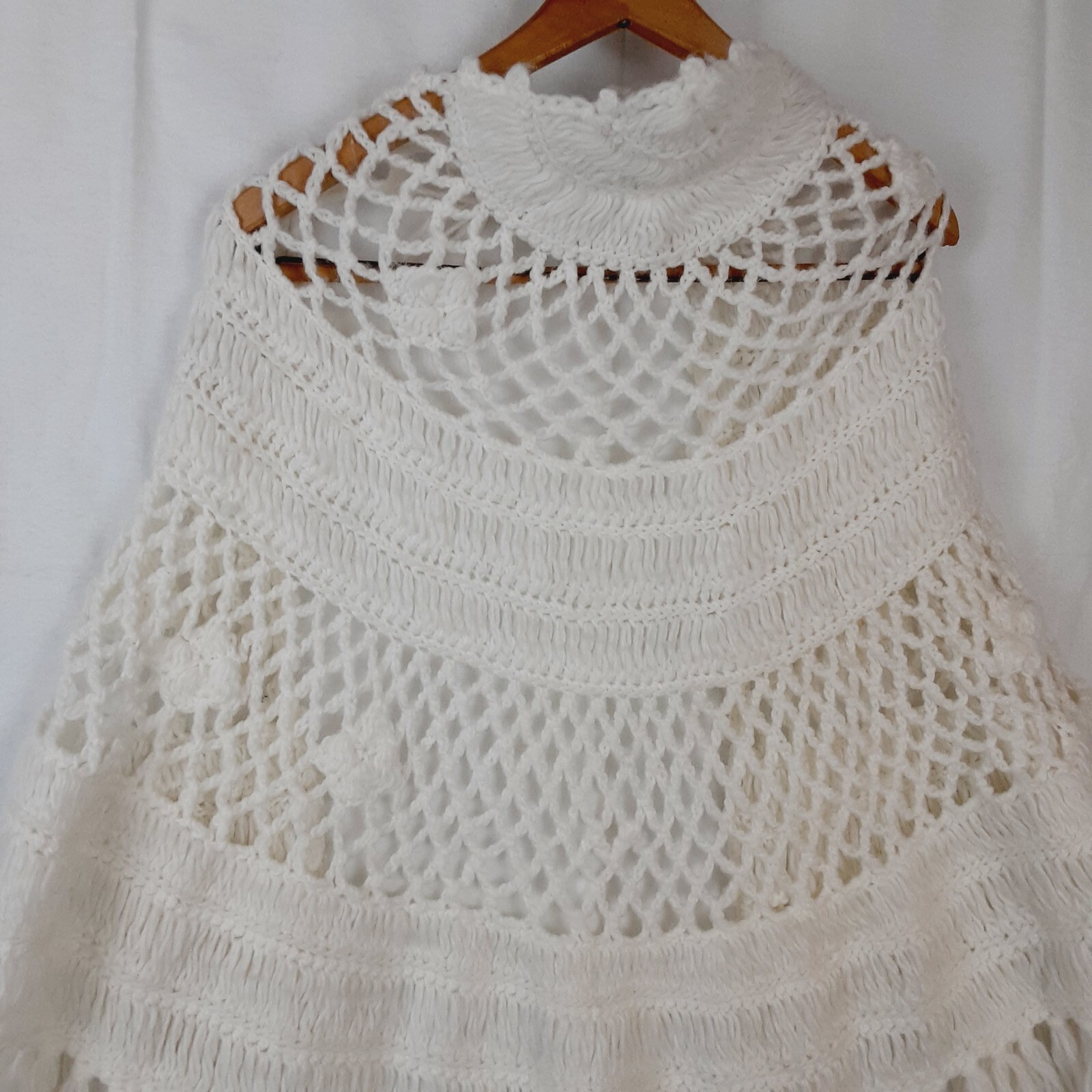 Celebritees by Desco Vintage Hand Crocheted Off White Sweater Shrug