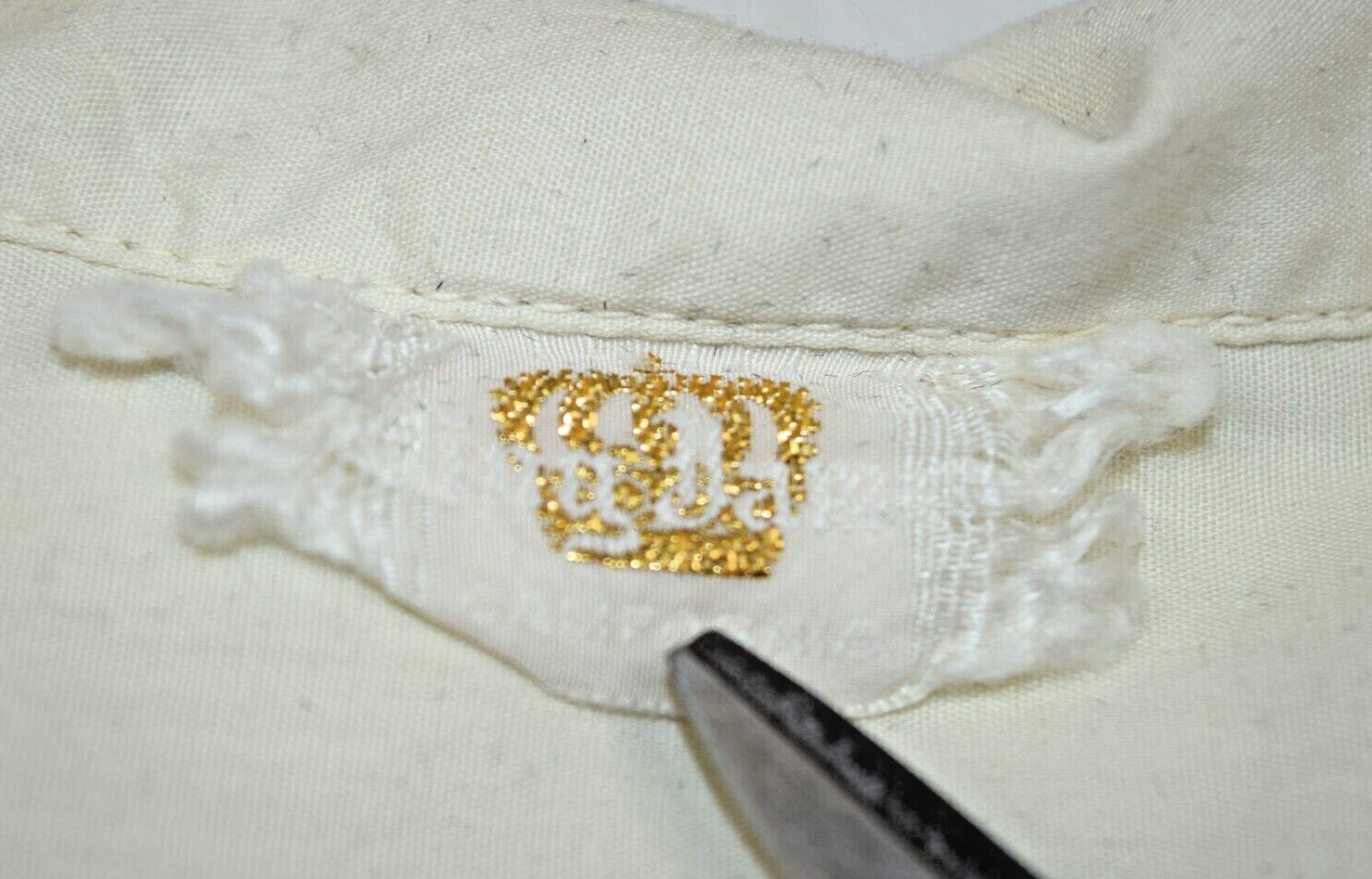 Vintage Top Size S 70s White Pink Purple Blue Embroidered Collared Shirt